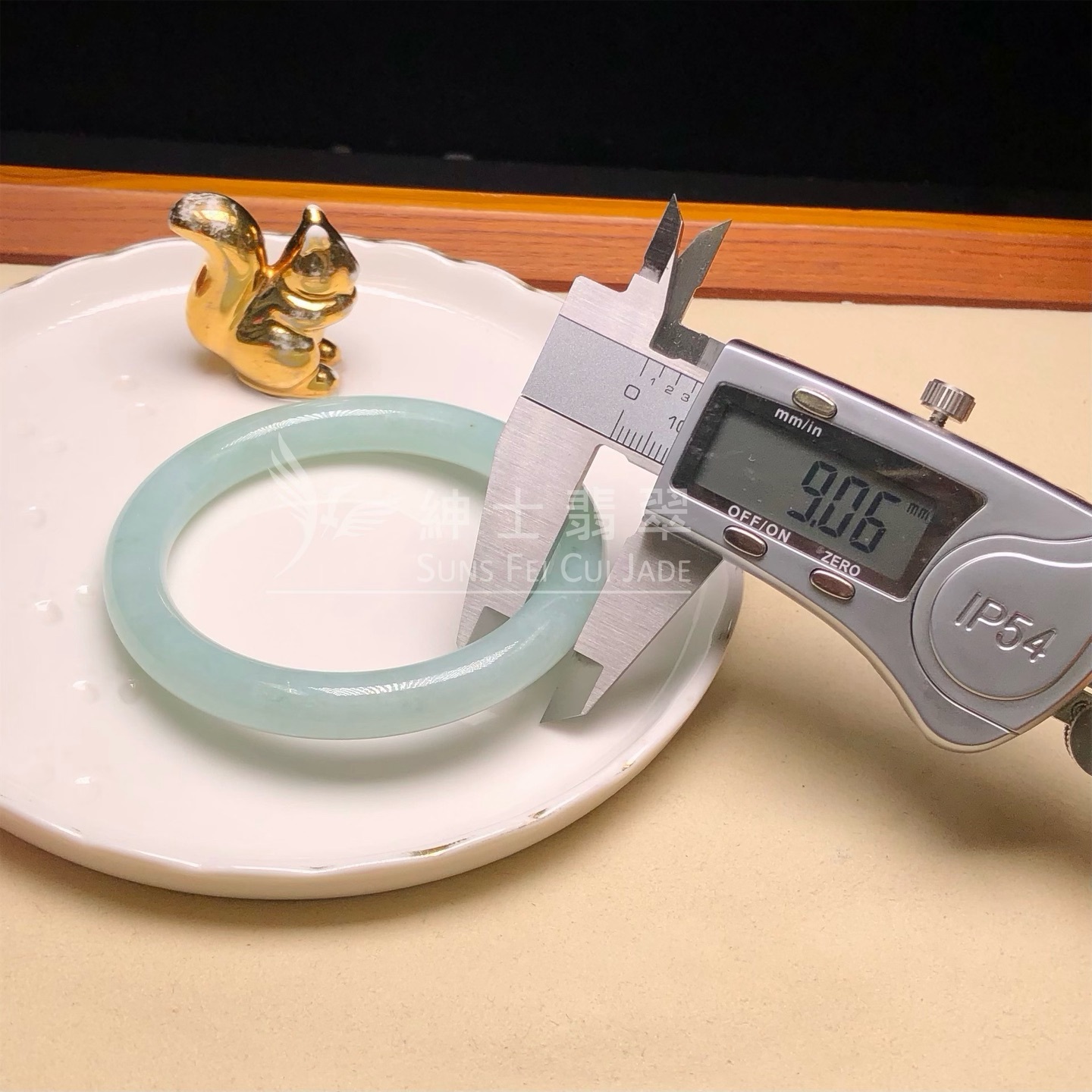 木那湖水綠圓鐲55.7mm