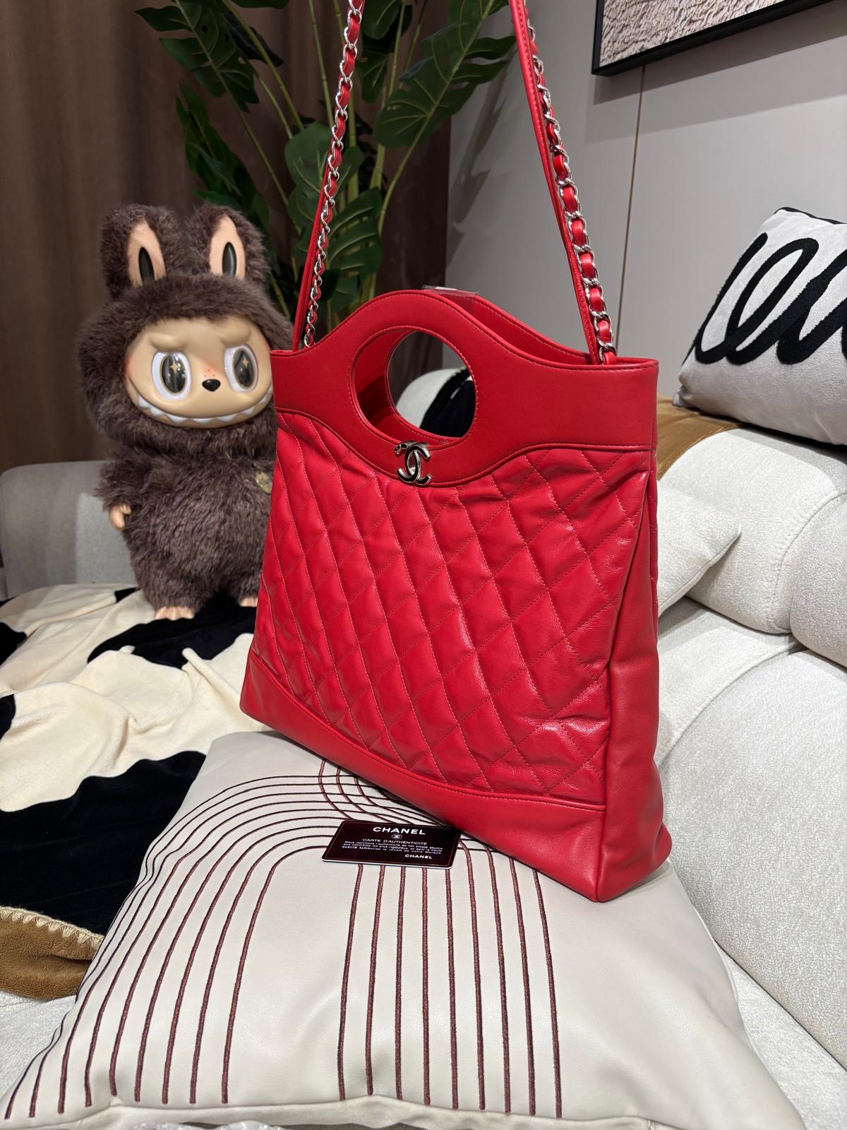 Chanel 31 hobo Calfskin 2 way bag 100%Authentic ,95%new  ✅card✅dust bag 