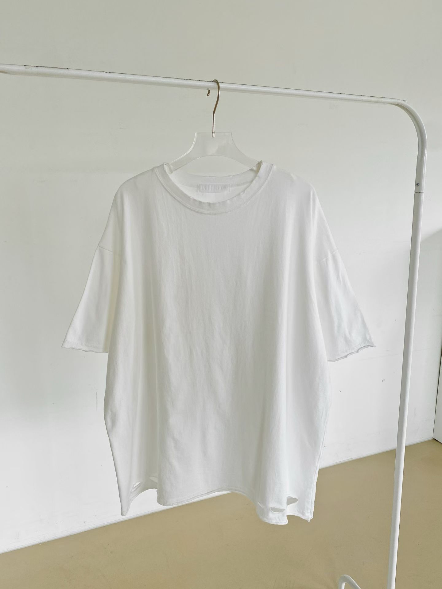NB9 爛衫腳淨色Tee