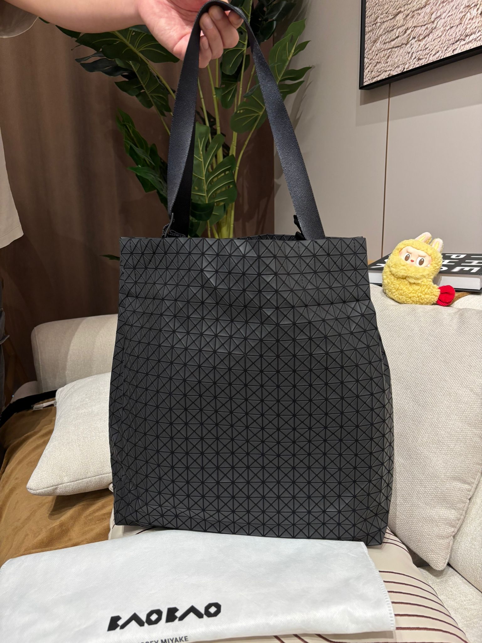  Issey miyake cart tote bag Black 100%Authentic ,99%new✅dust bag 專門店售價$6980✨