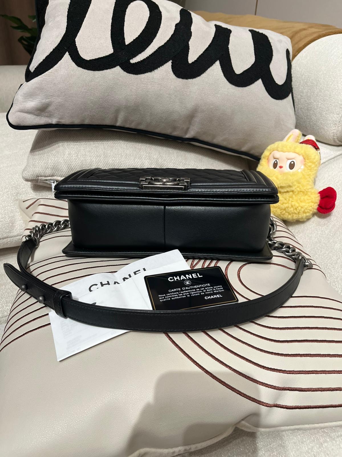 Chanel boy 25cm A67086 黑色小牛皮復古銀扣 100%Authentic,95%new ✅香港專門店收據✅26card✅dust bag✅box