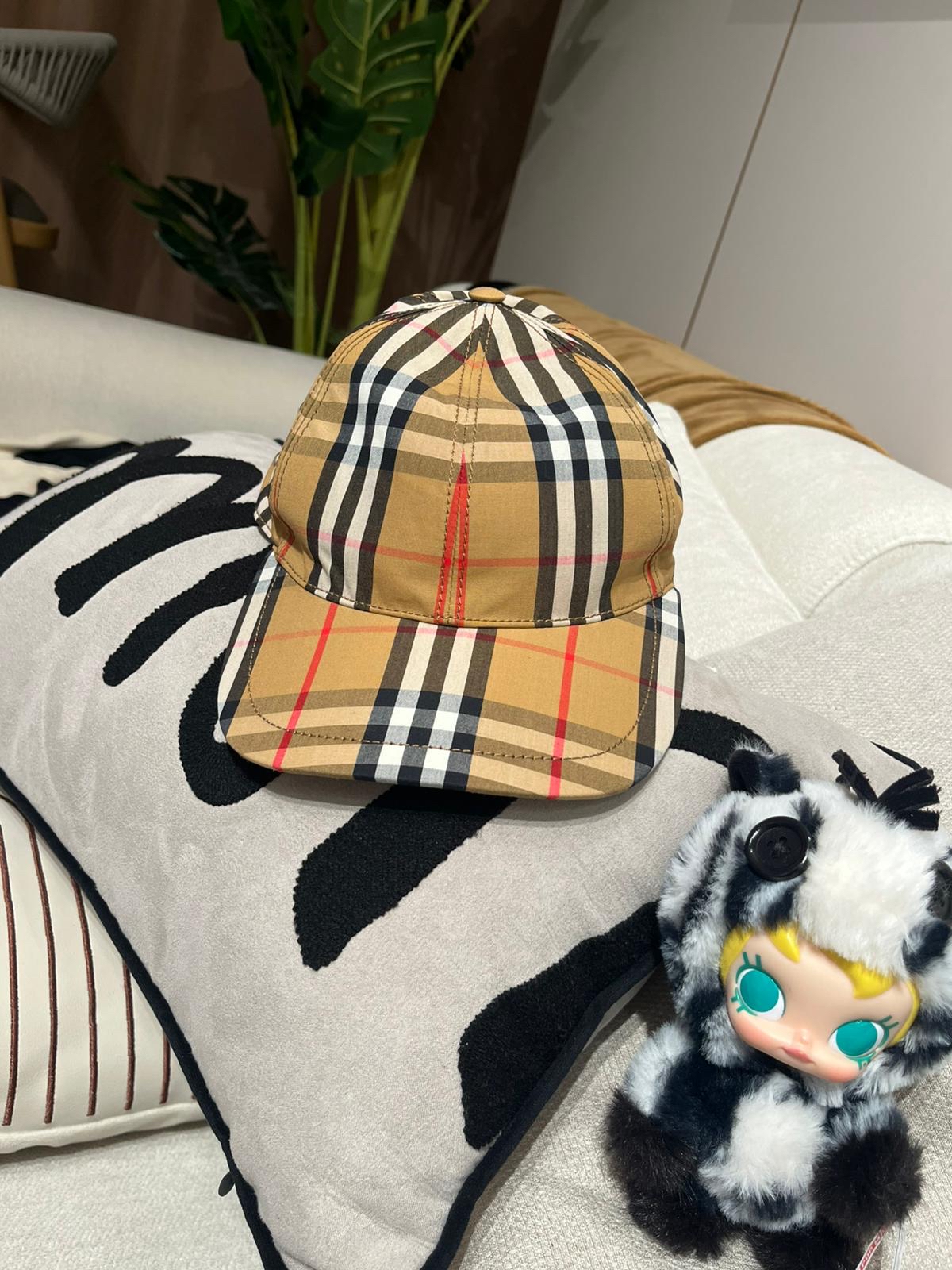 全新Burberry Cap 帽100%Authentic, 全新 