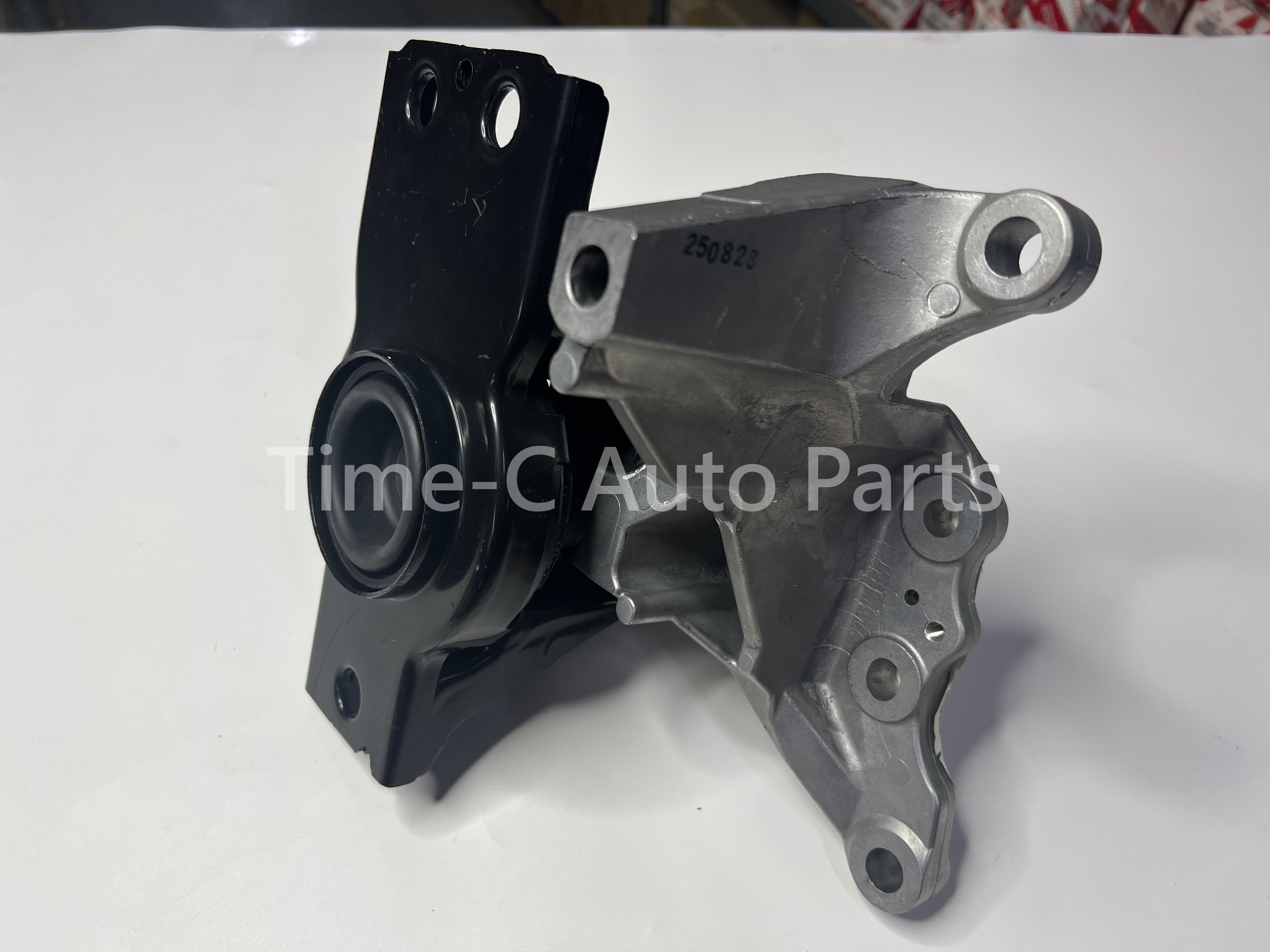 右機器膠 11210-1V30B - Nissan Serena