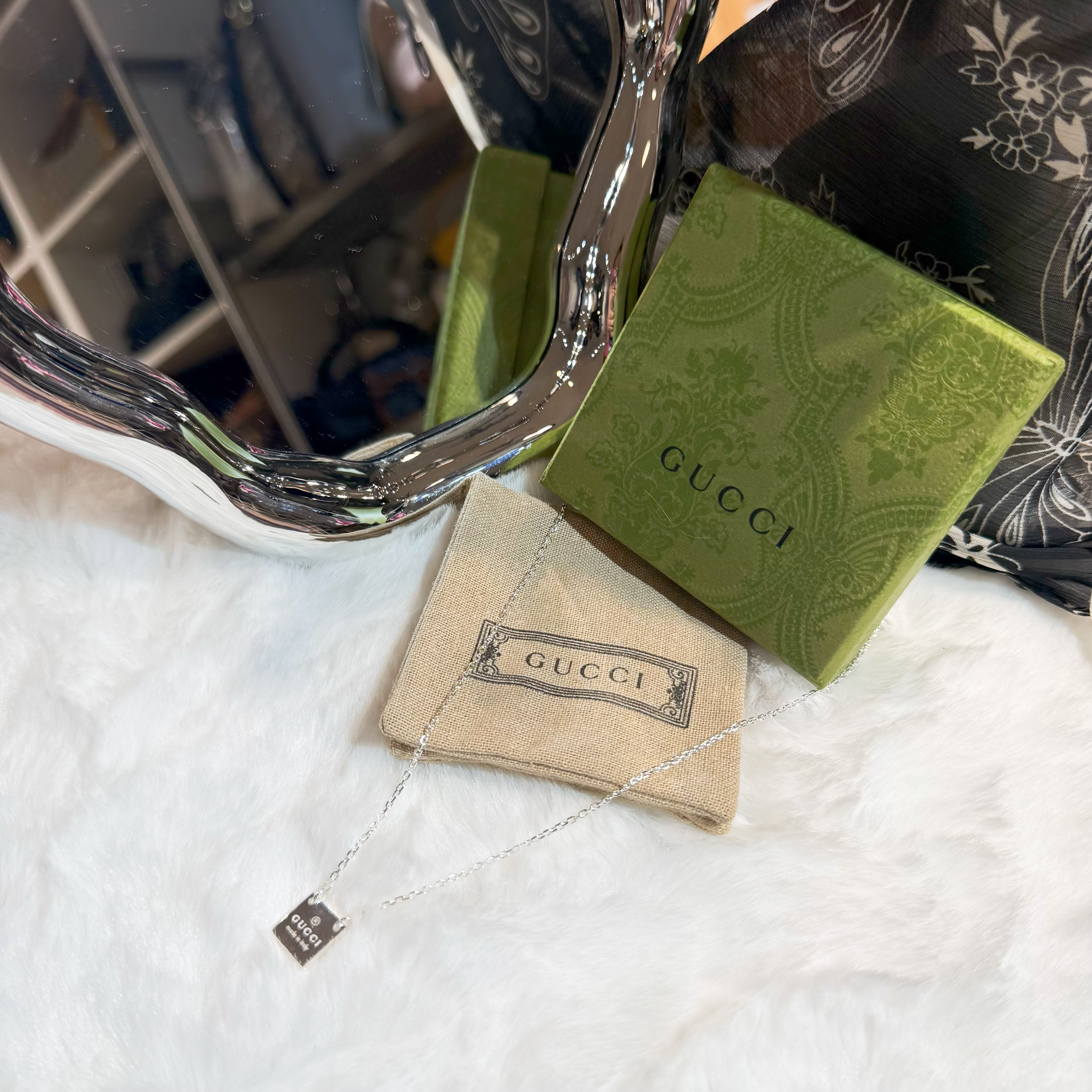 Gucci trademark square necklace 925