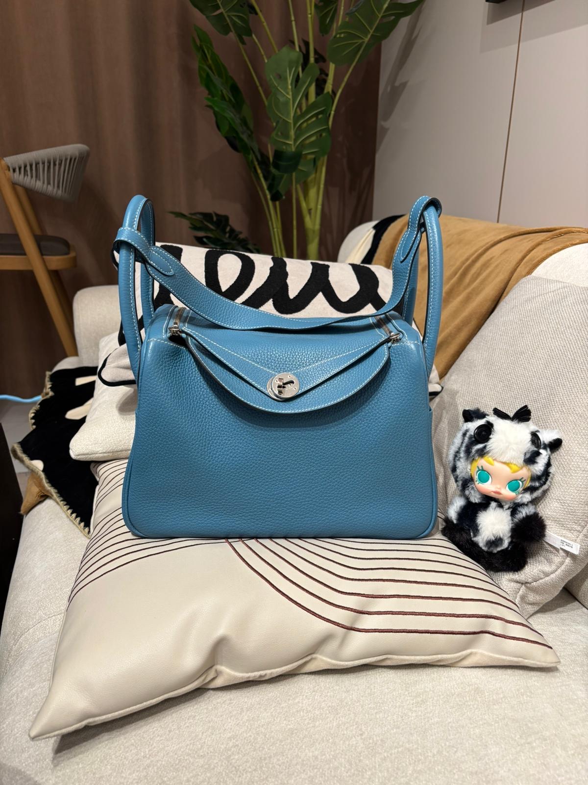 Hermes Lindy 30,BLUE JEAN 牛仔藍 Stamp T 100%Authentic ,98%new  ✅dust bag✅rain coat✅box 