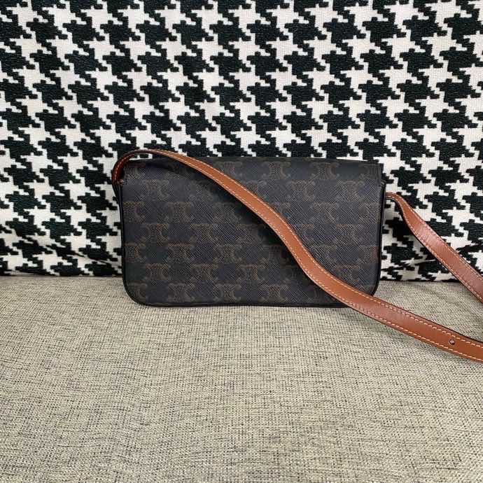 【預訂貨品】Celine Triomphe凱旋門腋下包 