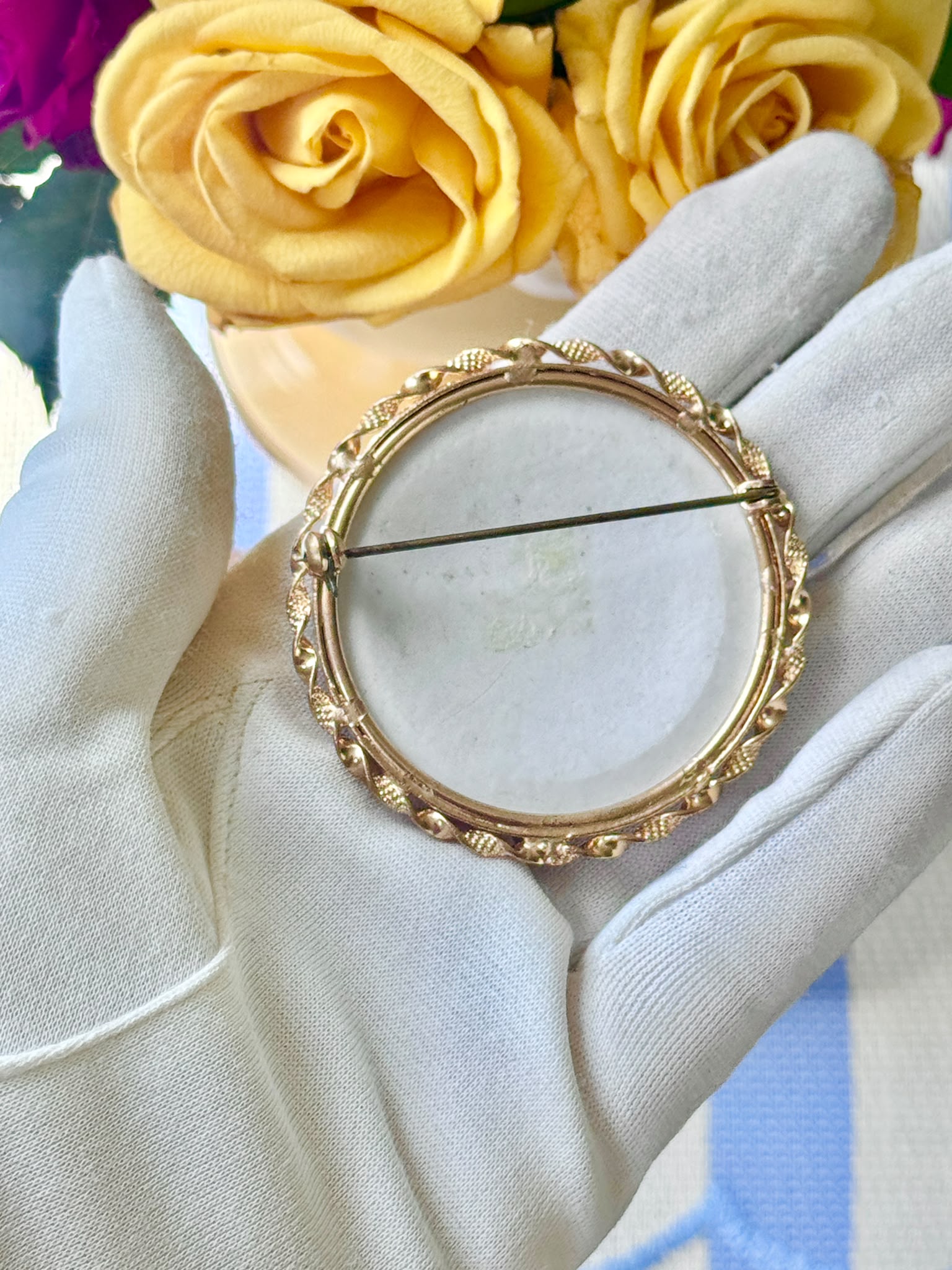 Mid-Century Czechoslovakian Floral Porcelain Round Brooch (NZ110)