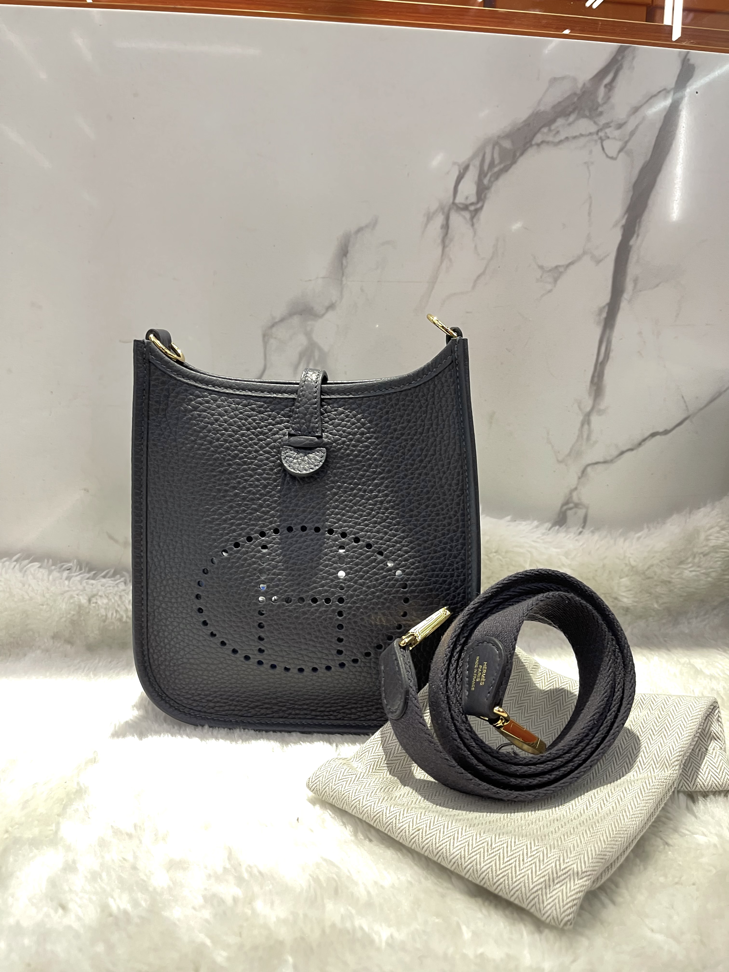 ｜ ｜新貨代購｜ | [Brand New] HERMES Evelyne Leather Crossbody Bag/深藍色金扣/stamp W