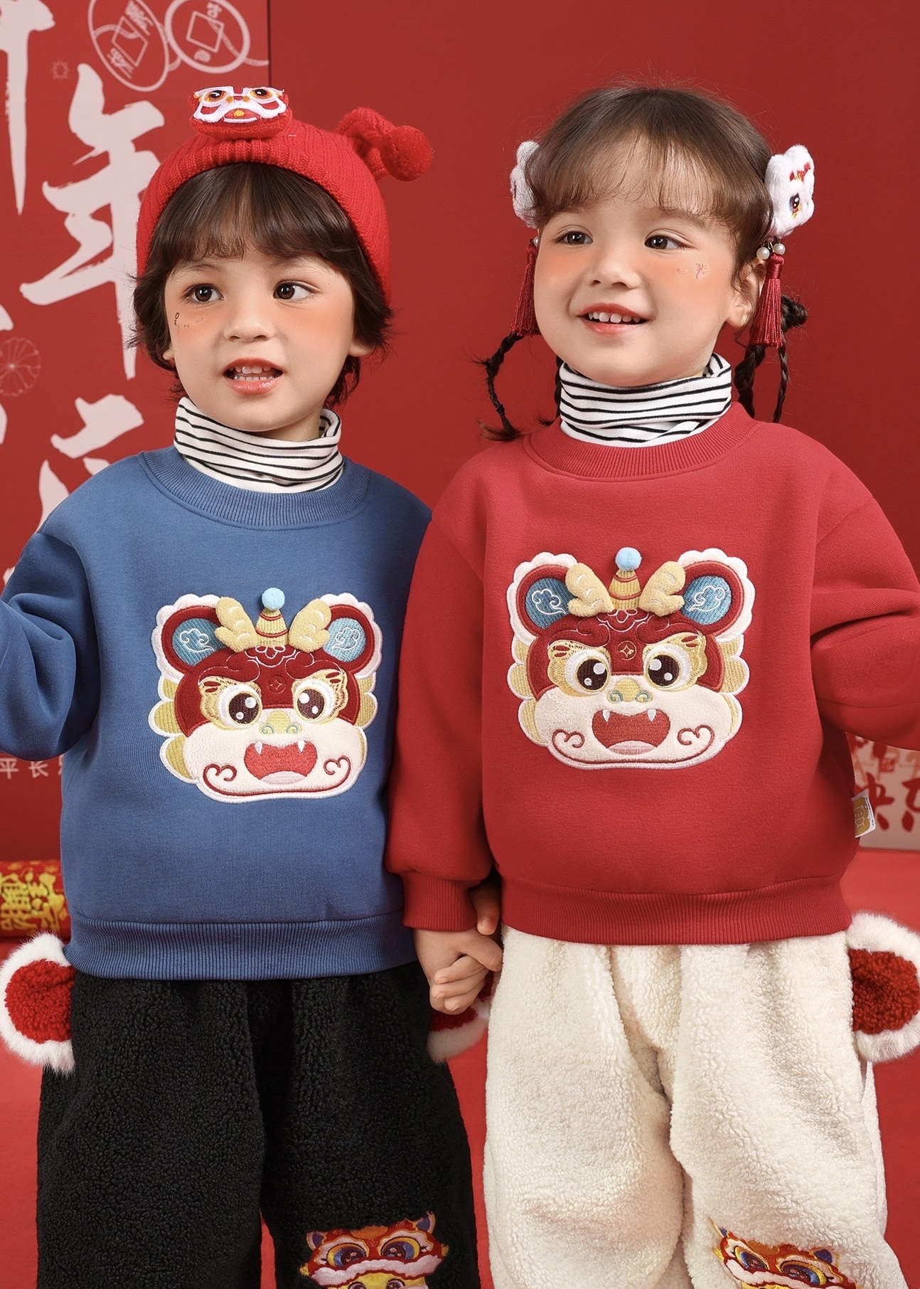 🧨新年款預訂🧨兩色立體瑞獸刺繡貼花假兩件高領加絨衛衣套裝