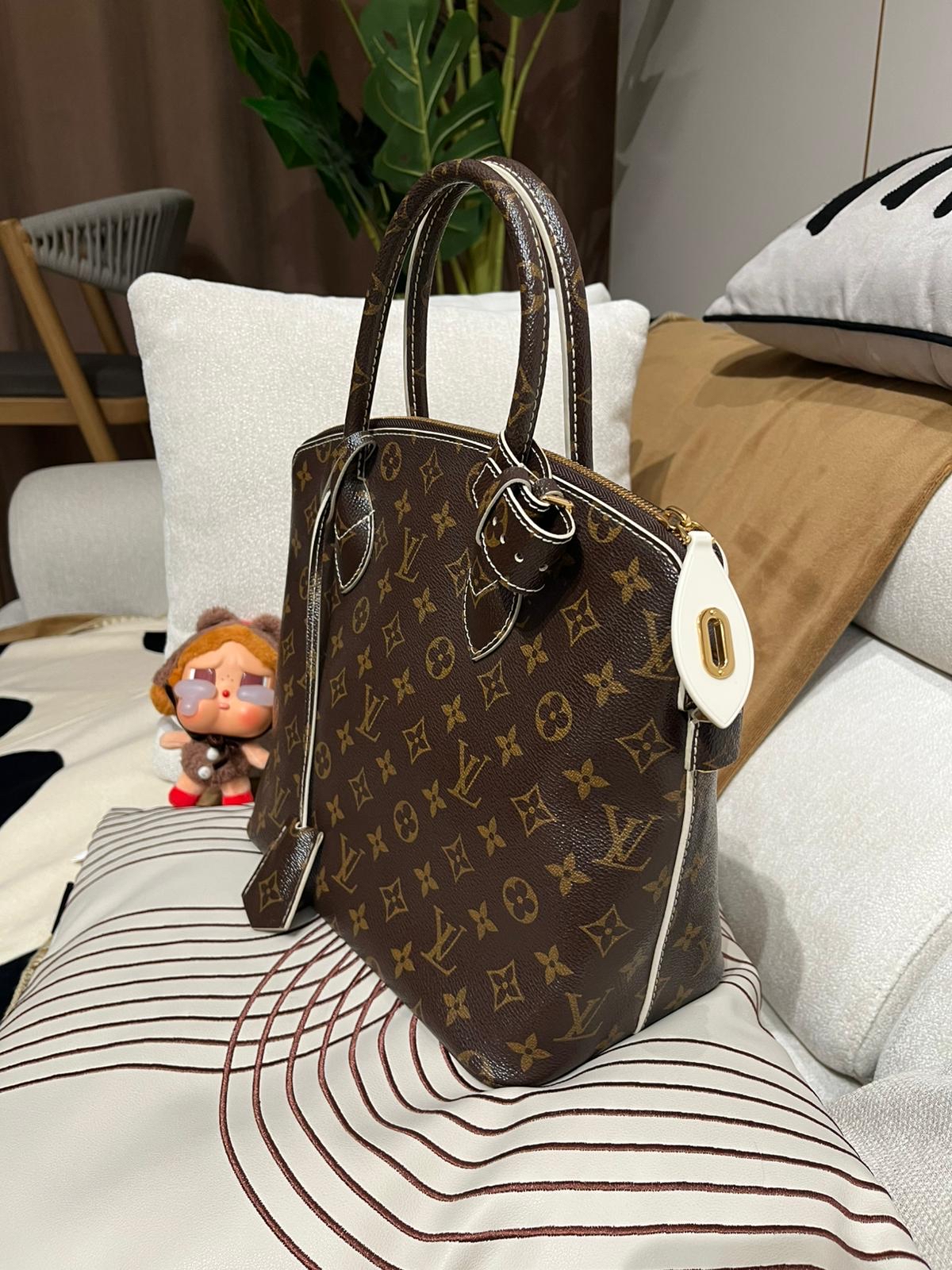Lv lockit limited edition  100%Authentic,95%new  ✅key lock ✅dust bag 
