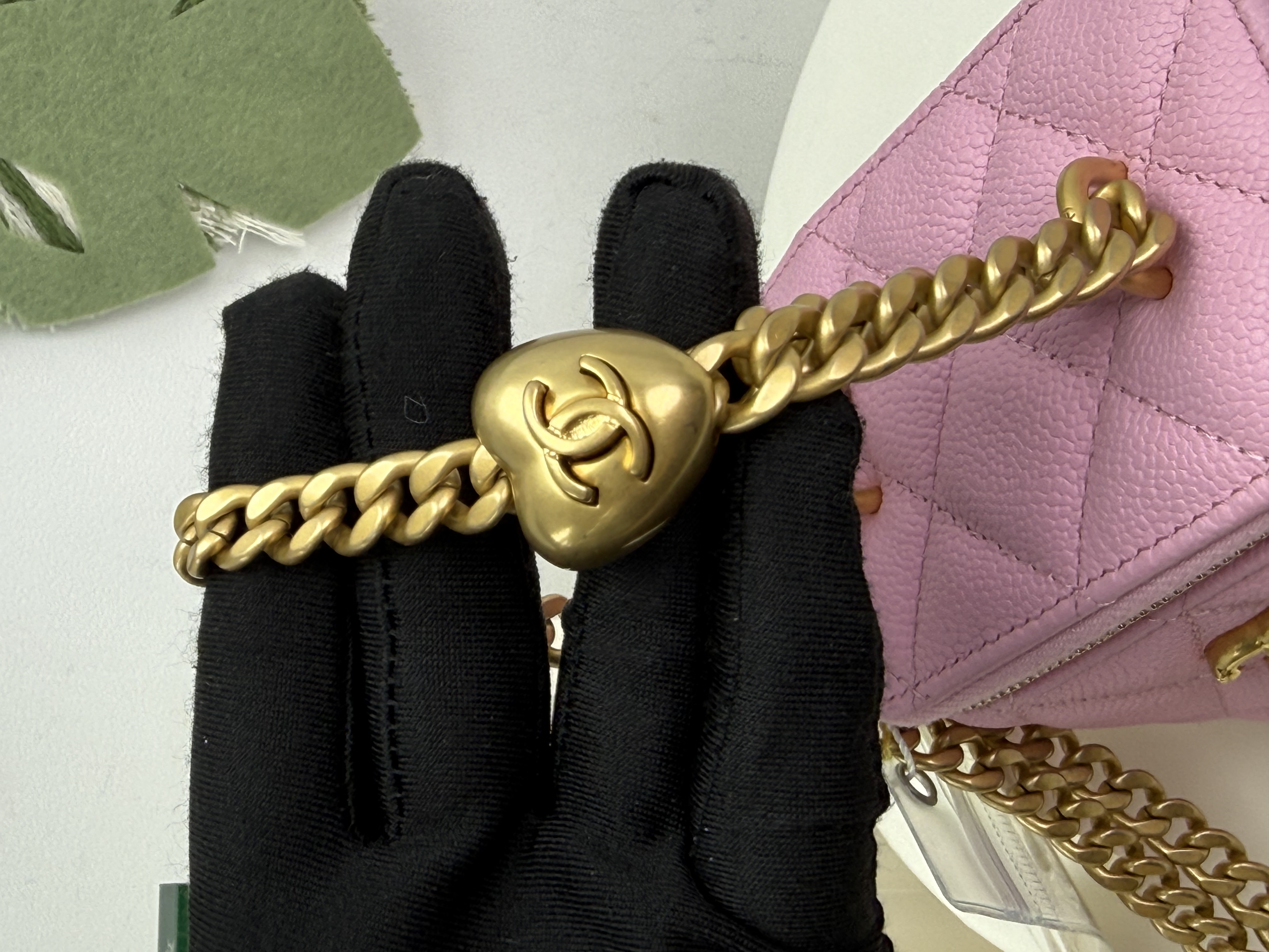 CHANEL 🤍PRE OWNED 23P 粉色心形調節金扣 荔枝牛皮 小方盒🩷