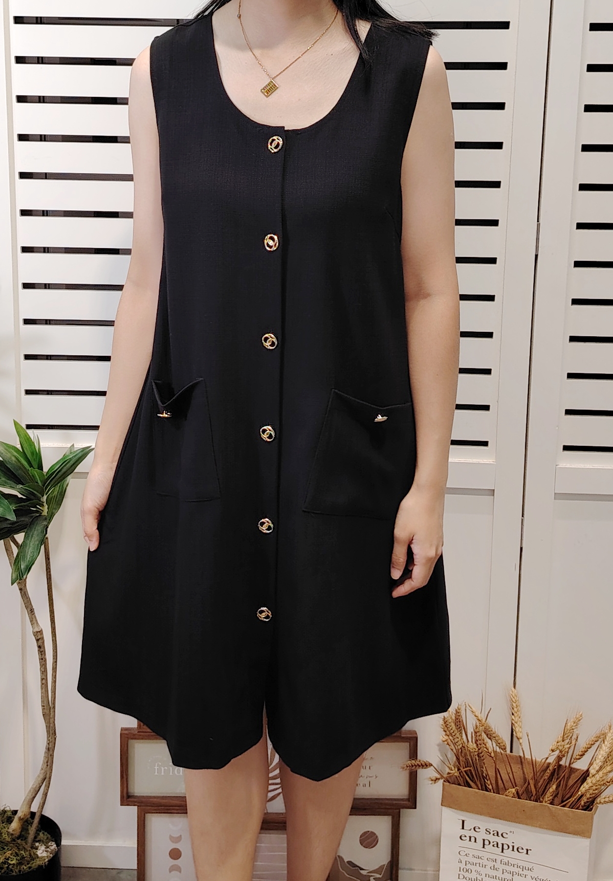 Z01377 Lady Style Sleeve Less Dress