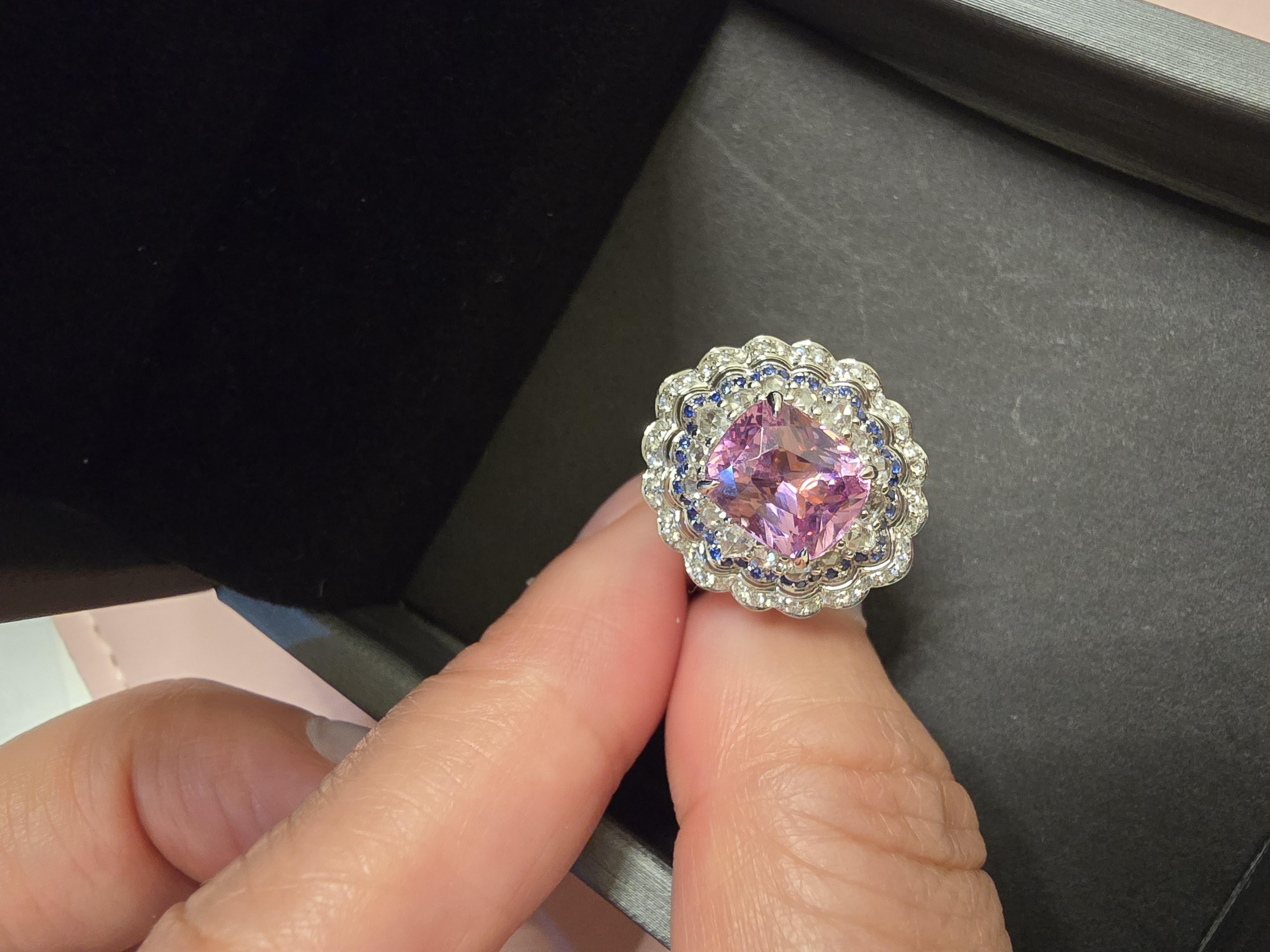 18K粉尖晶鑽石戒指