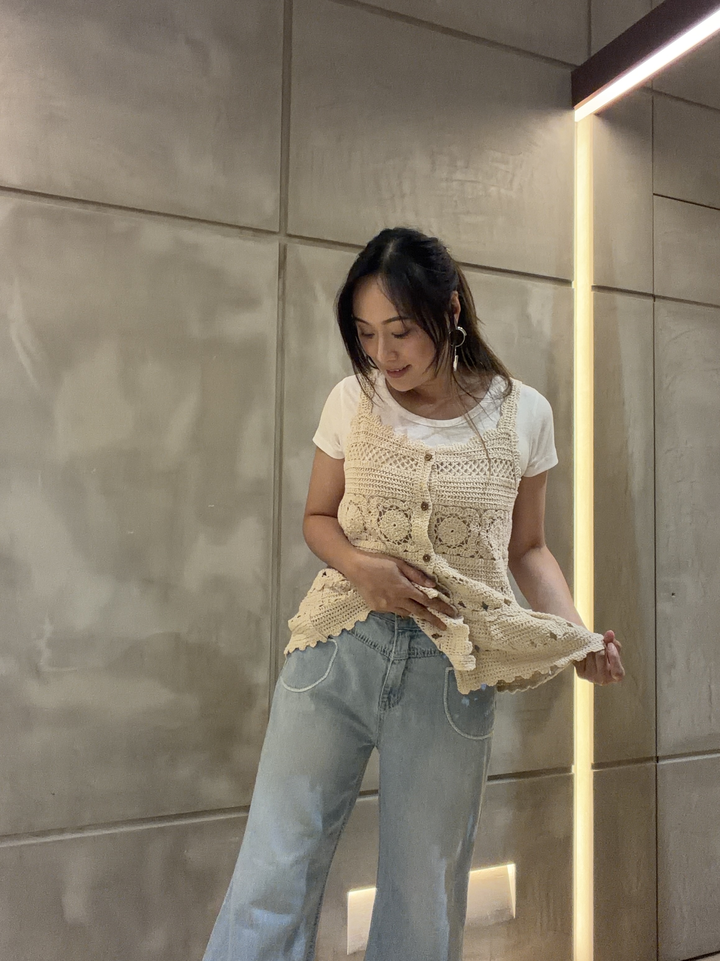 彎形袋車線淺色洗水薄jeans