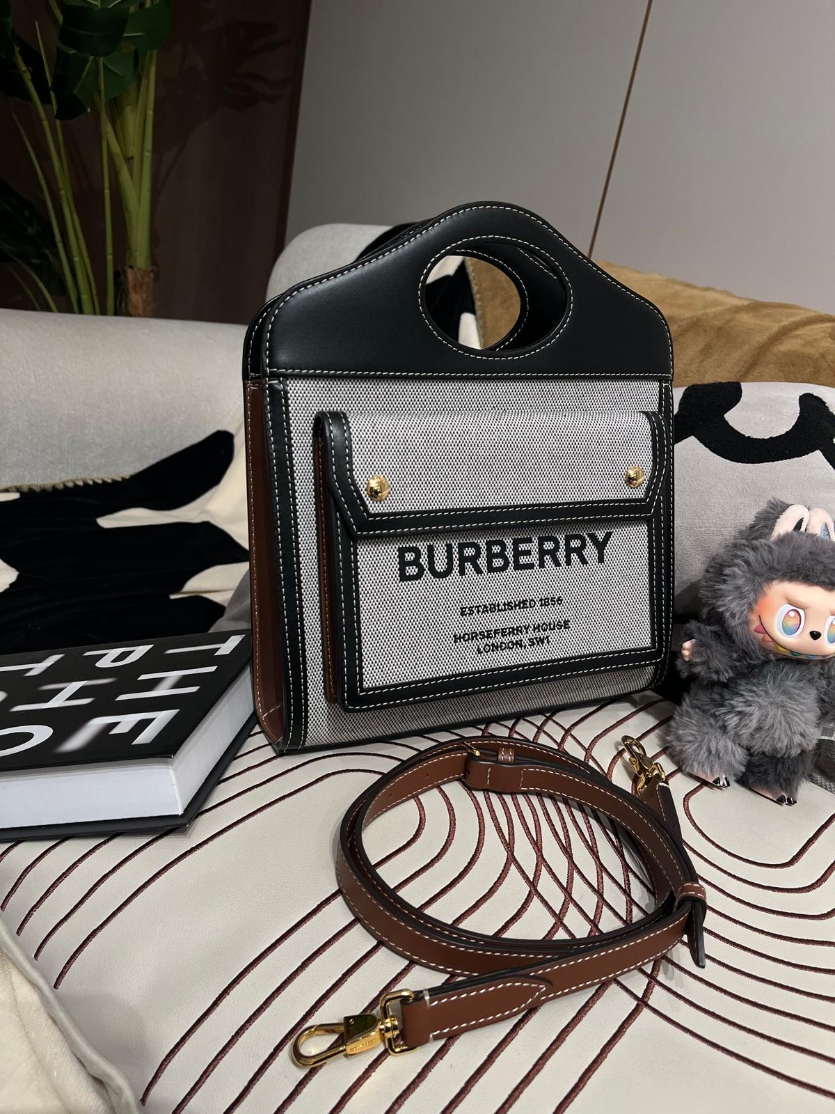 BURBERRY POCKET 2WAY BAG ,100%Authentic ,99%new ✅strap✅booklet✅dust bag 
