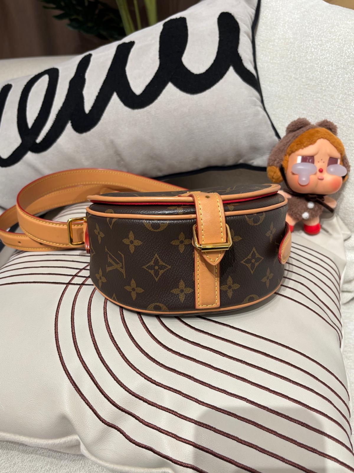 Lv tambourine crossbody bag 100%Authentic ,95%new✅dust bag