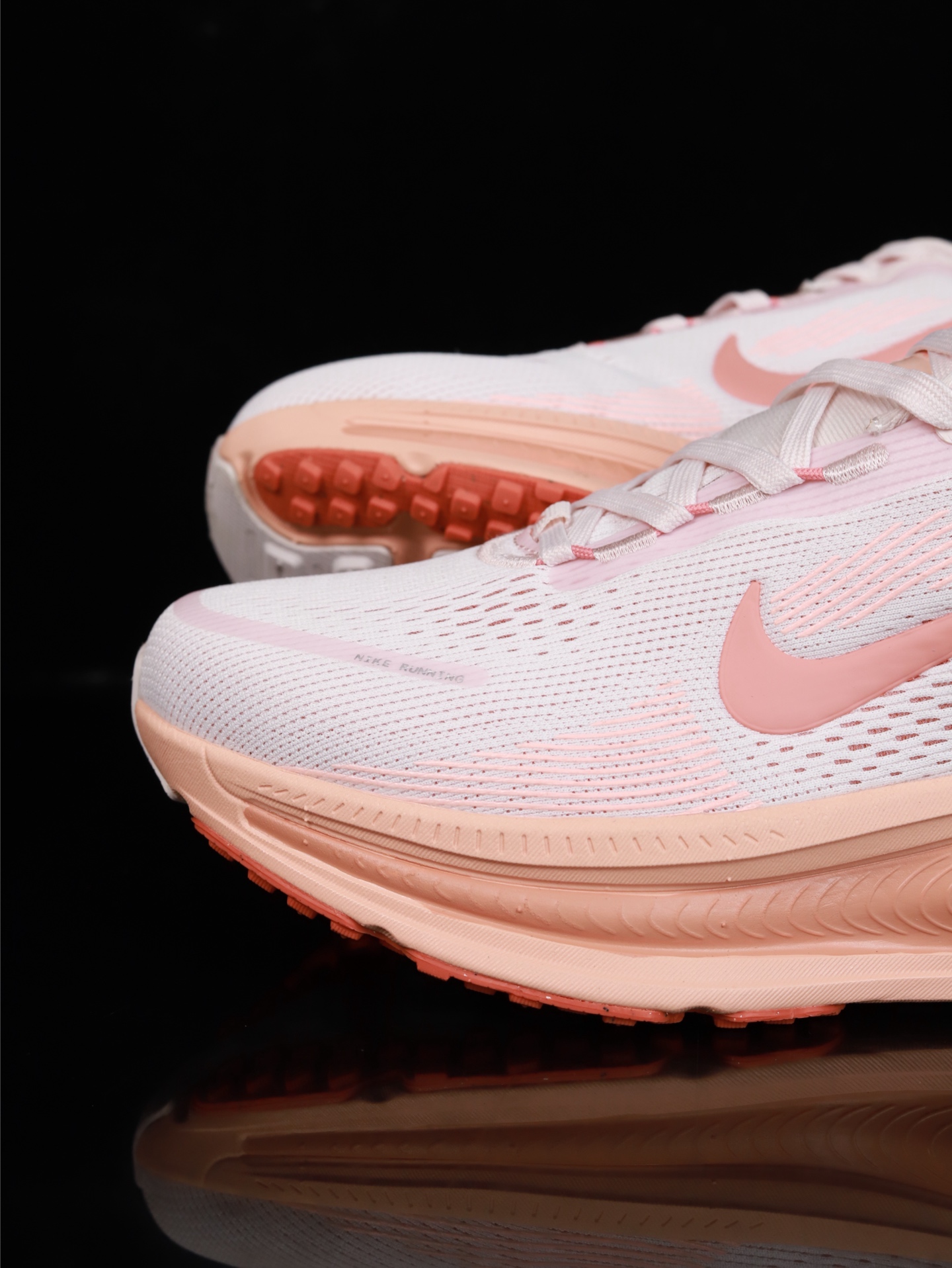 Nike Vomero 18 HM6804-601