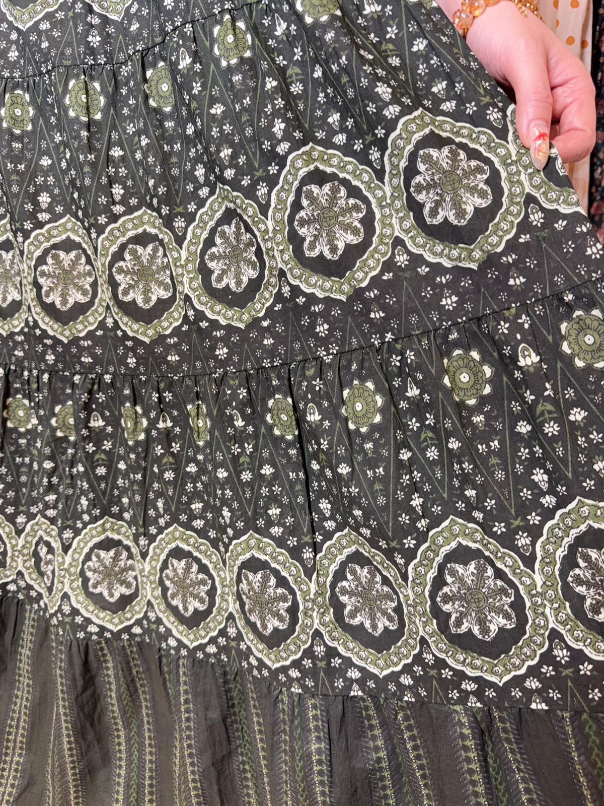 Forest Green Overlap 4-Cake Tier OP 50" #1457