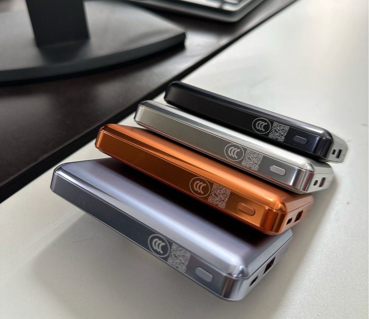 Savewo MagCell MC1003 10000mAh 磁吸無線行動電源