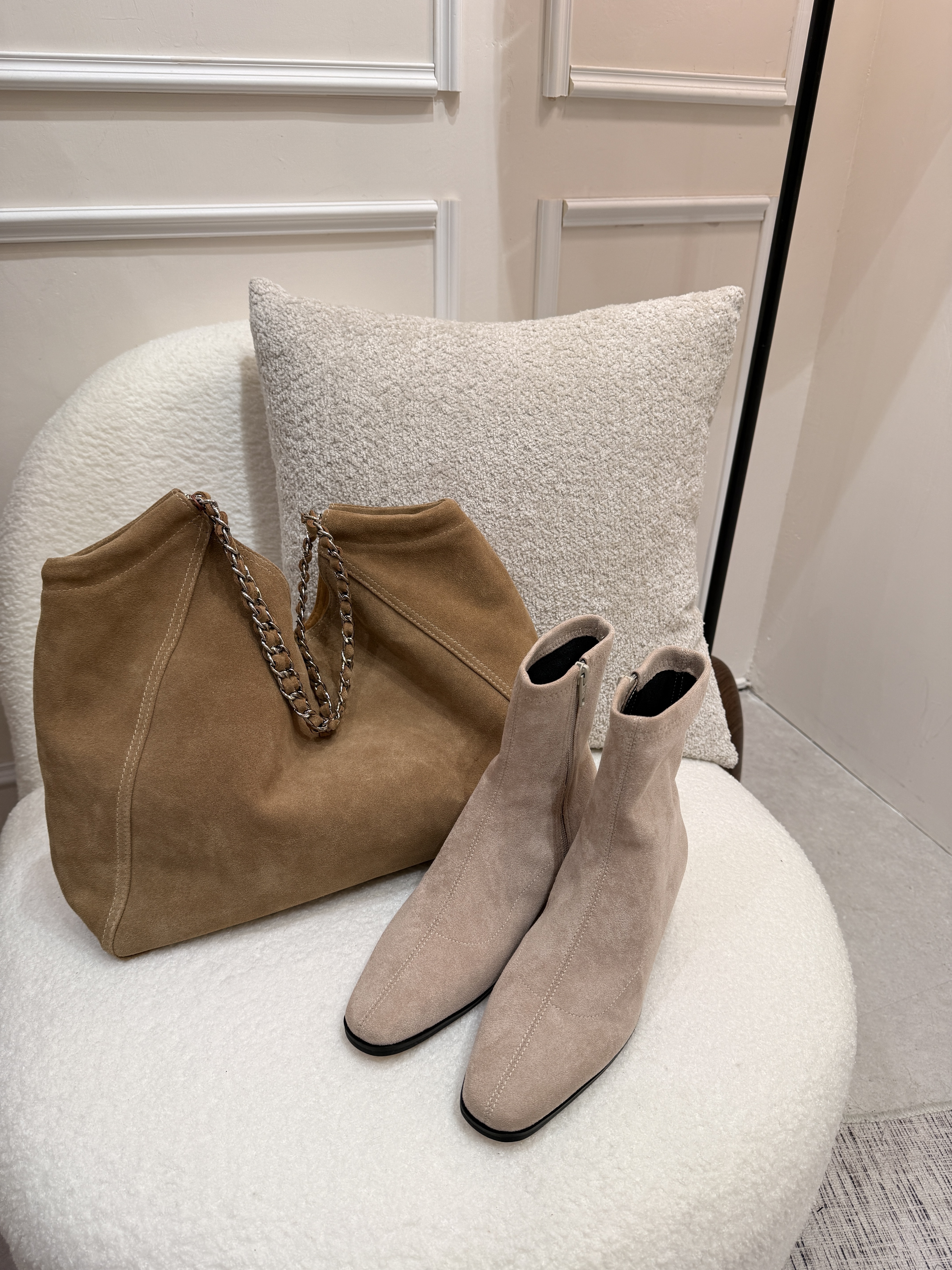 *Display* 皮穿鏈子Suede Handbag (35cm)