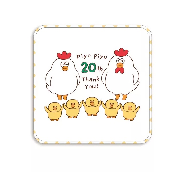 A492 超人氣小雞幸福大書包【20週年特別紀念】： 小雞20週年期間限定AR濾鏡＋20週年紀念小方巾＋小雞逛超市＋小雞逛遊樂園＋小雞過生日＋小雞過耶誕節＋小雞去露營＋小雞到外婆家