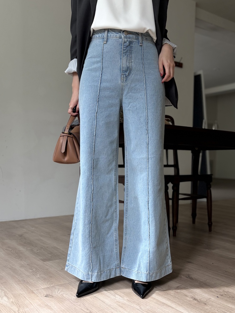 The Seamline Wide-Leg Jeans
