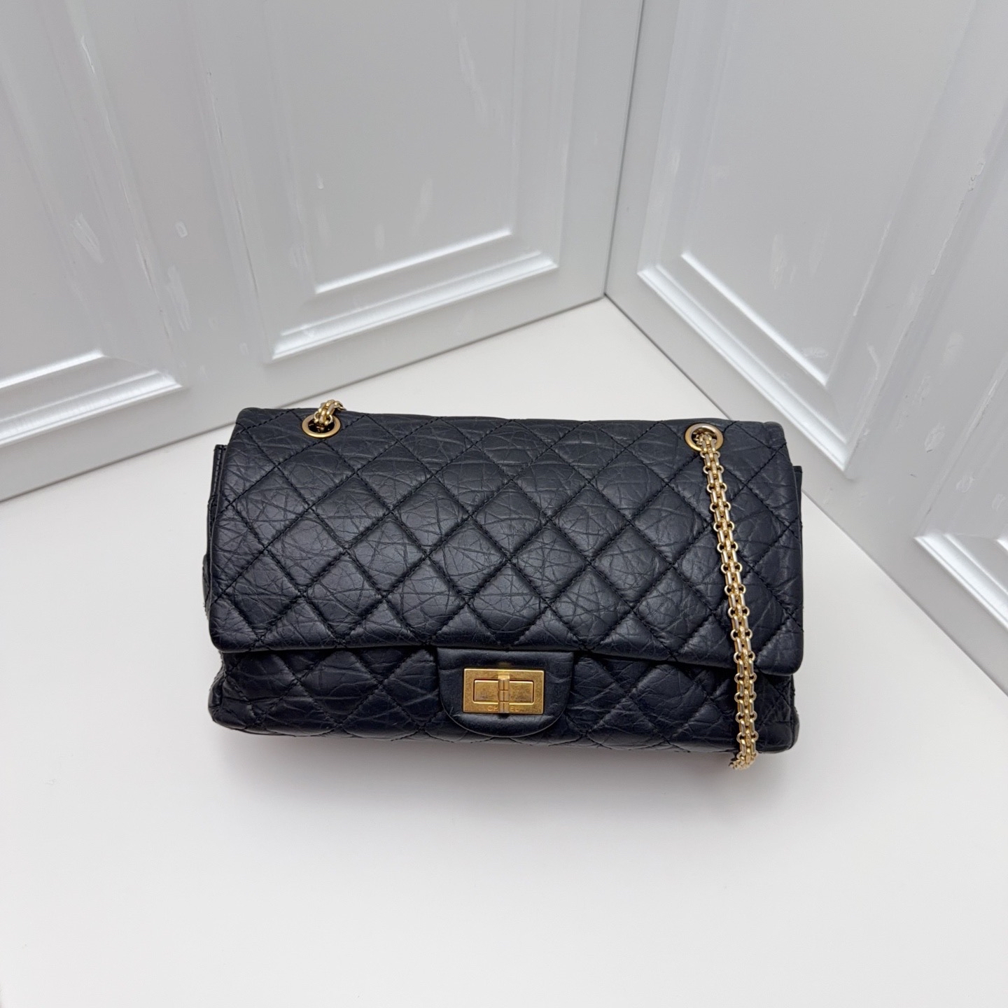 【預訂貨品】CHANEL黑金復古金扣腋下包