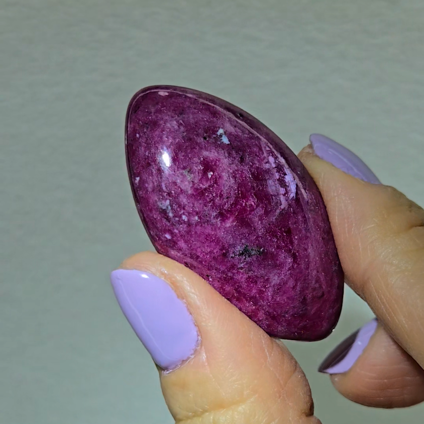 Ruby oval cabochon with strong UV - RBY48