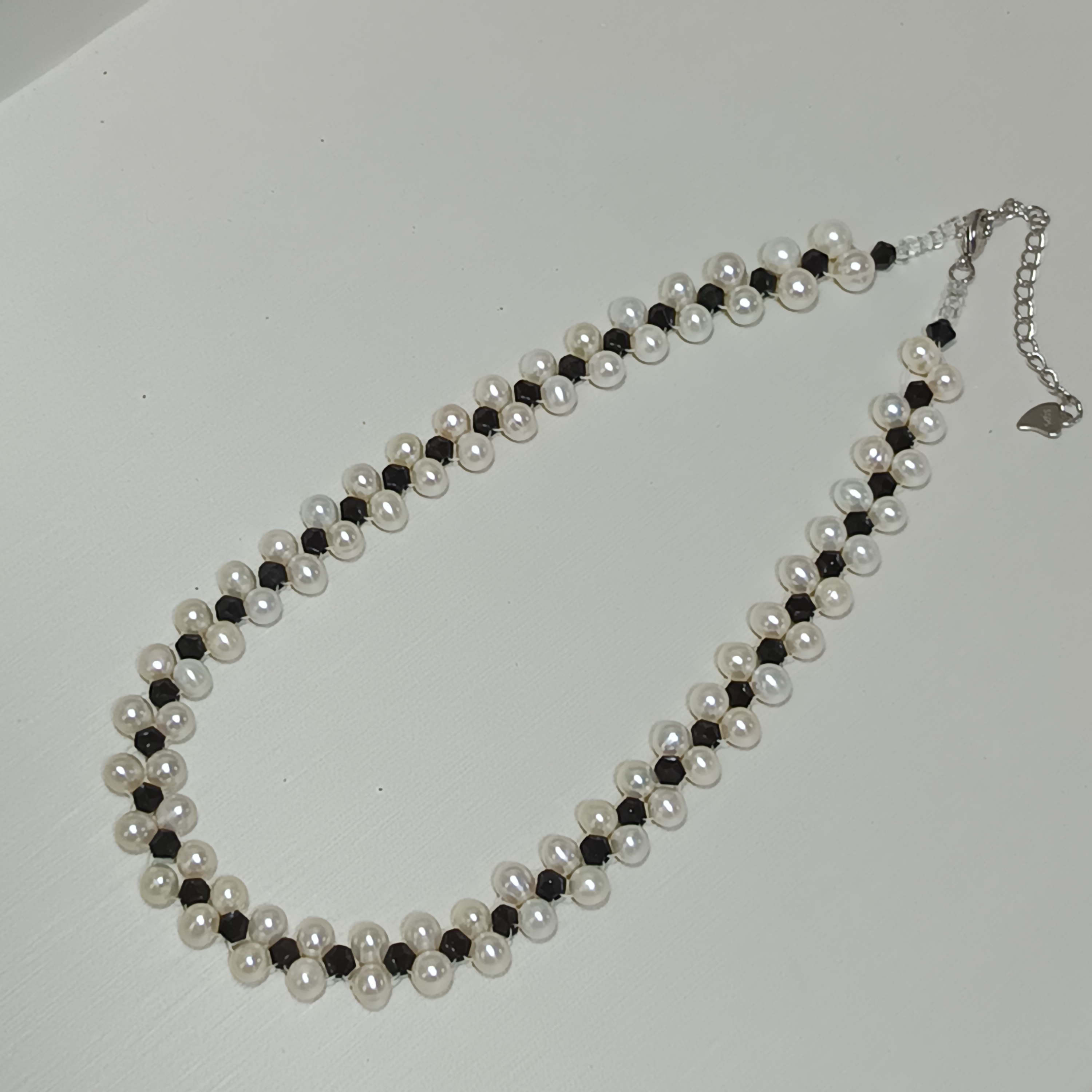 近圓強光淡水珍珠+人造黑尖晶編織choker 鍊