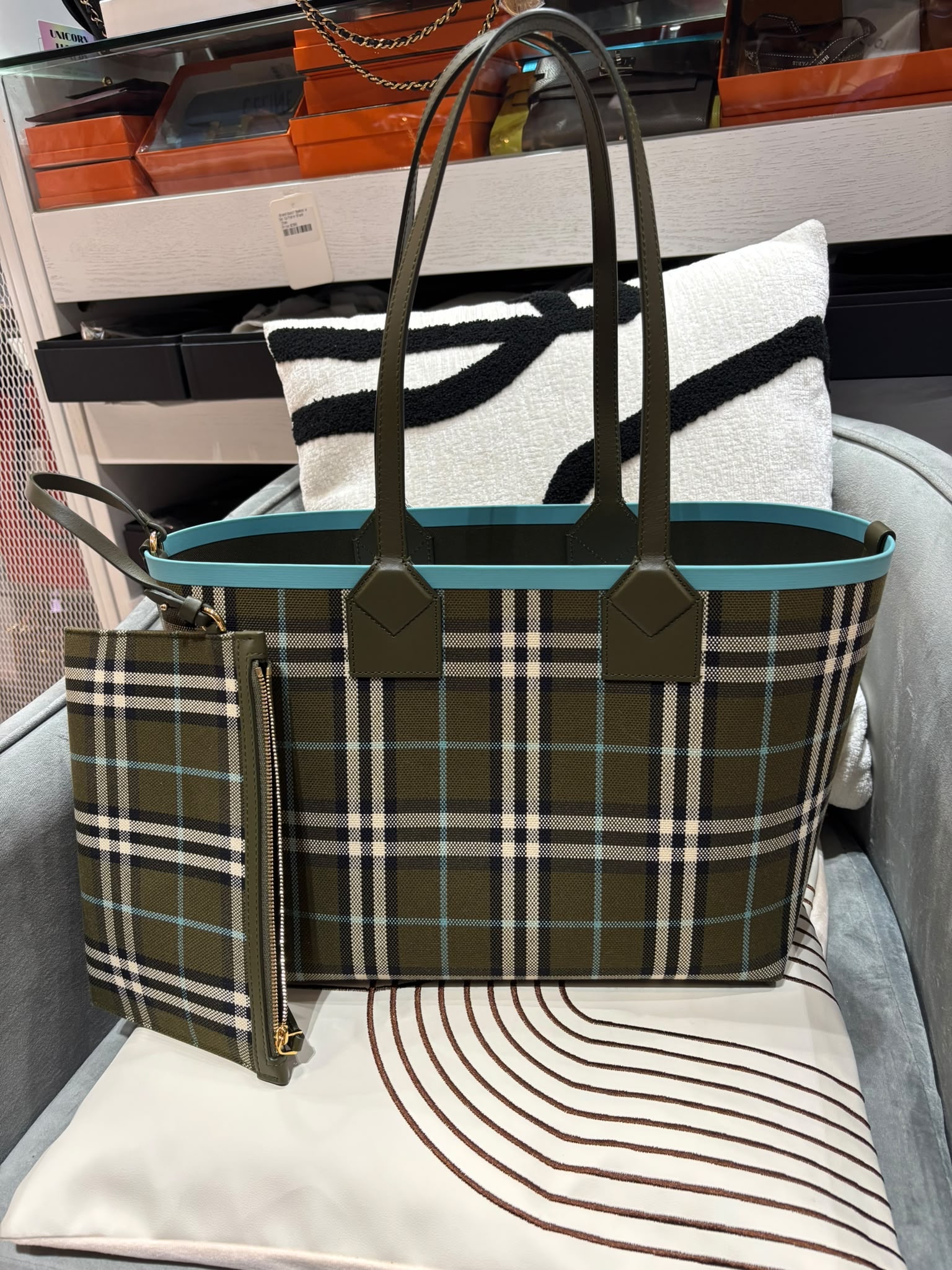 Burberry London Tote Bag Small 100%Authentic, 99%New ✅Dust bag
