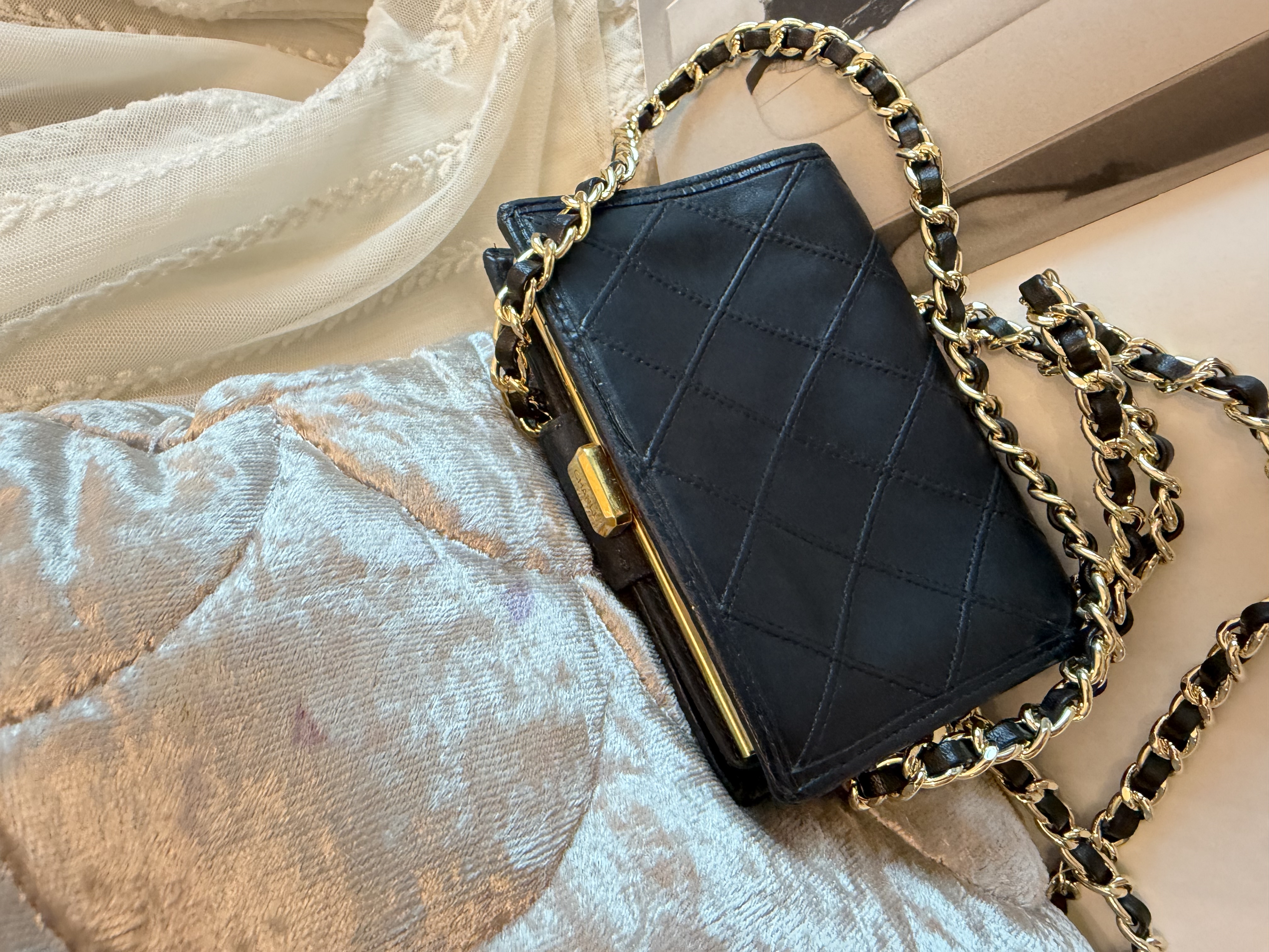 Vintage chanel black leather short wallet