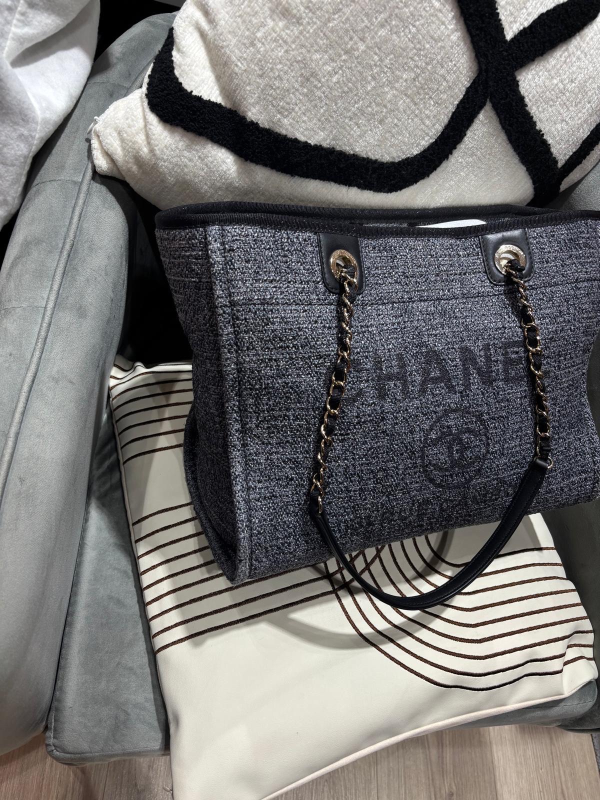 Chanel Deauville Tote Bag Medium 100%Authentic, 98%New ☑️31Card☑️Dust bag
