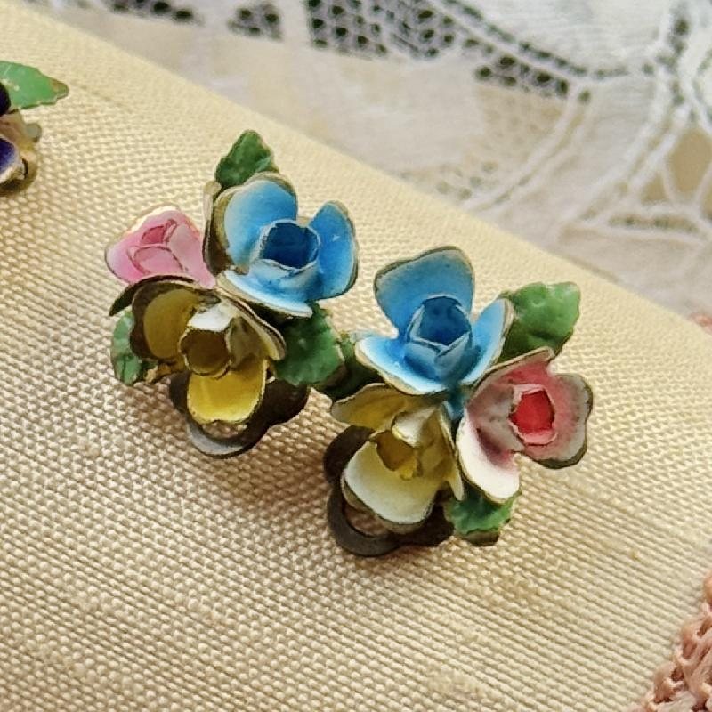 Vintage 1950s Made in Austria Hand-painted Cluster Flower Clip Earrings (MW265)
