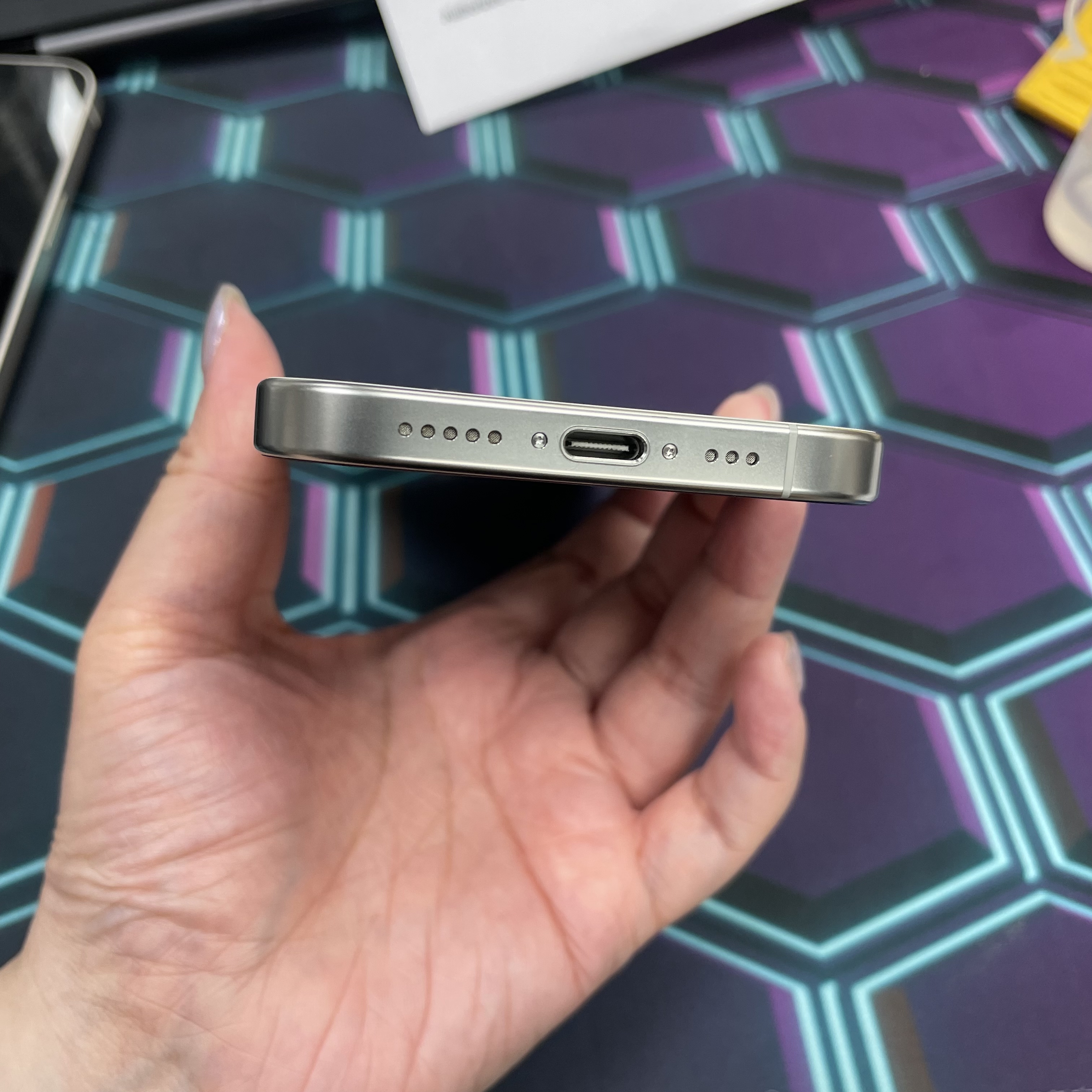 *6984 16 Pro 完美機 512GB 電88 白色 white