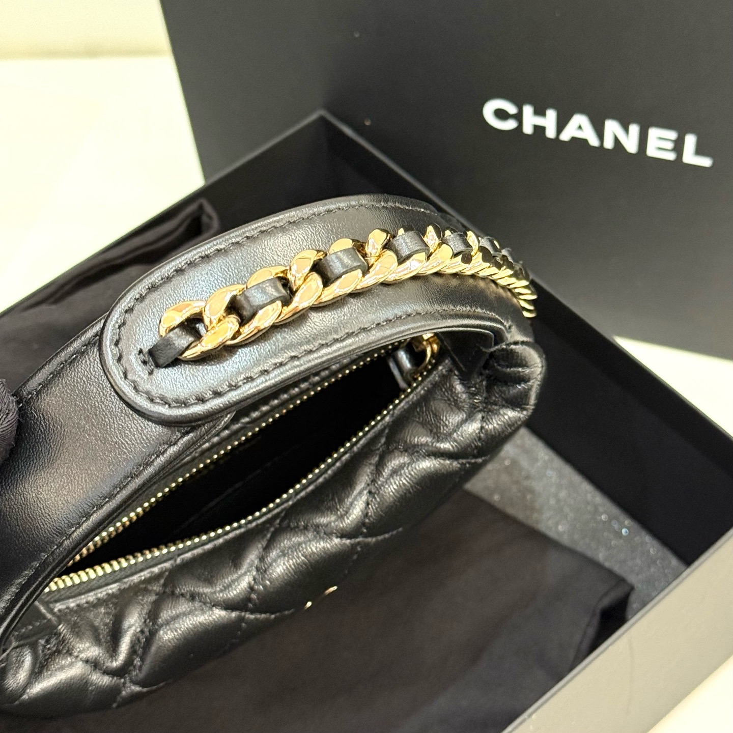 【預訂貨品】晶片款  Chanel 23C黑金迷你Pouch