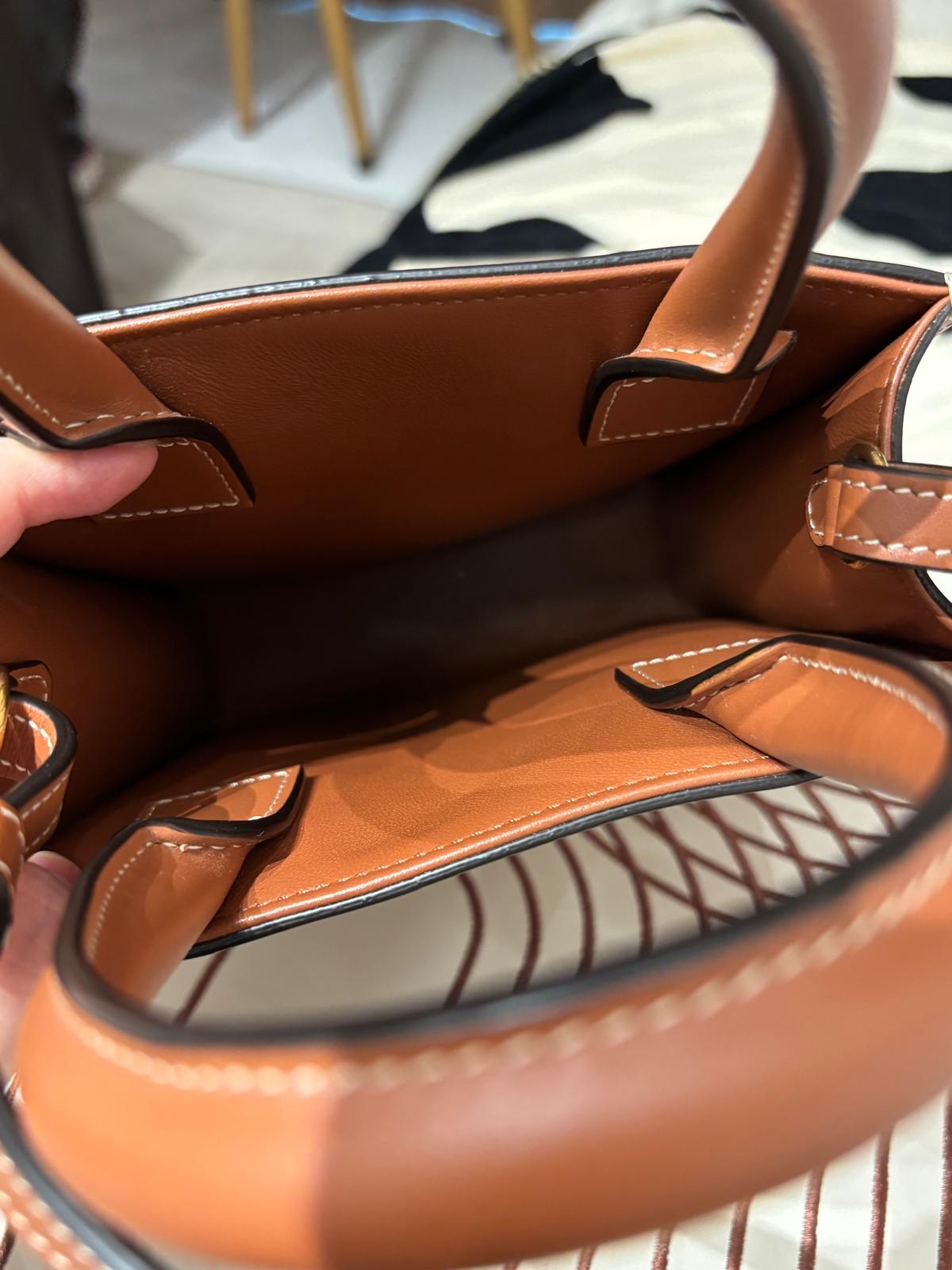 全新 Celine mini vertical cabas 100%Authentic,100%new 全新貨品 ✅收據✅塵袋✅booklet ✅paper bag