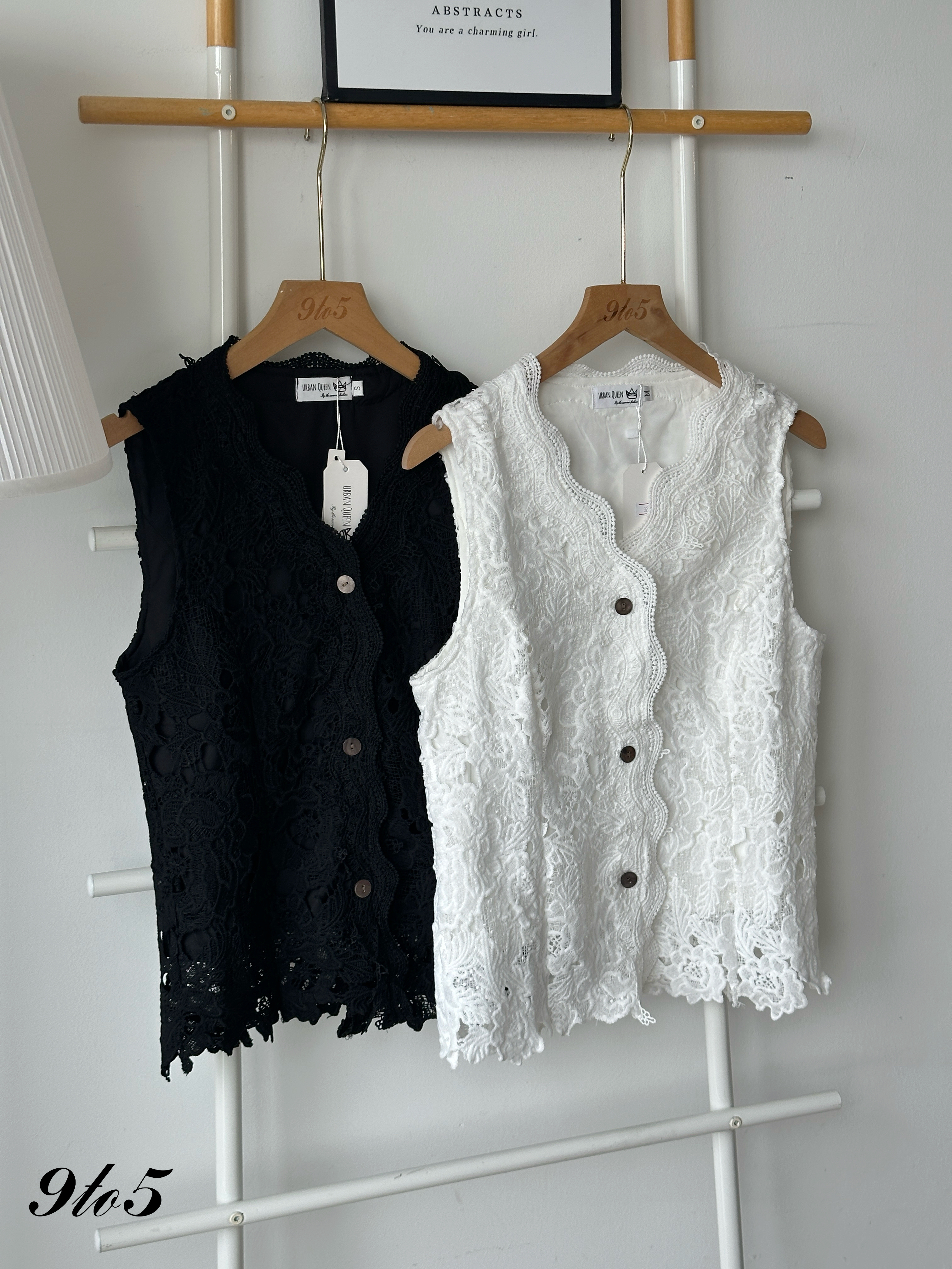 T4216 Sleeveless Floral Top - Black & White