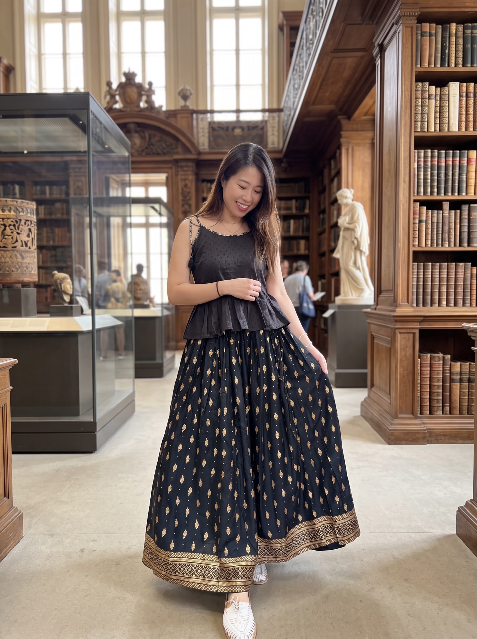 2872 Black Simple Gold Print Skirt 38"