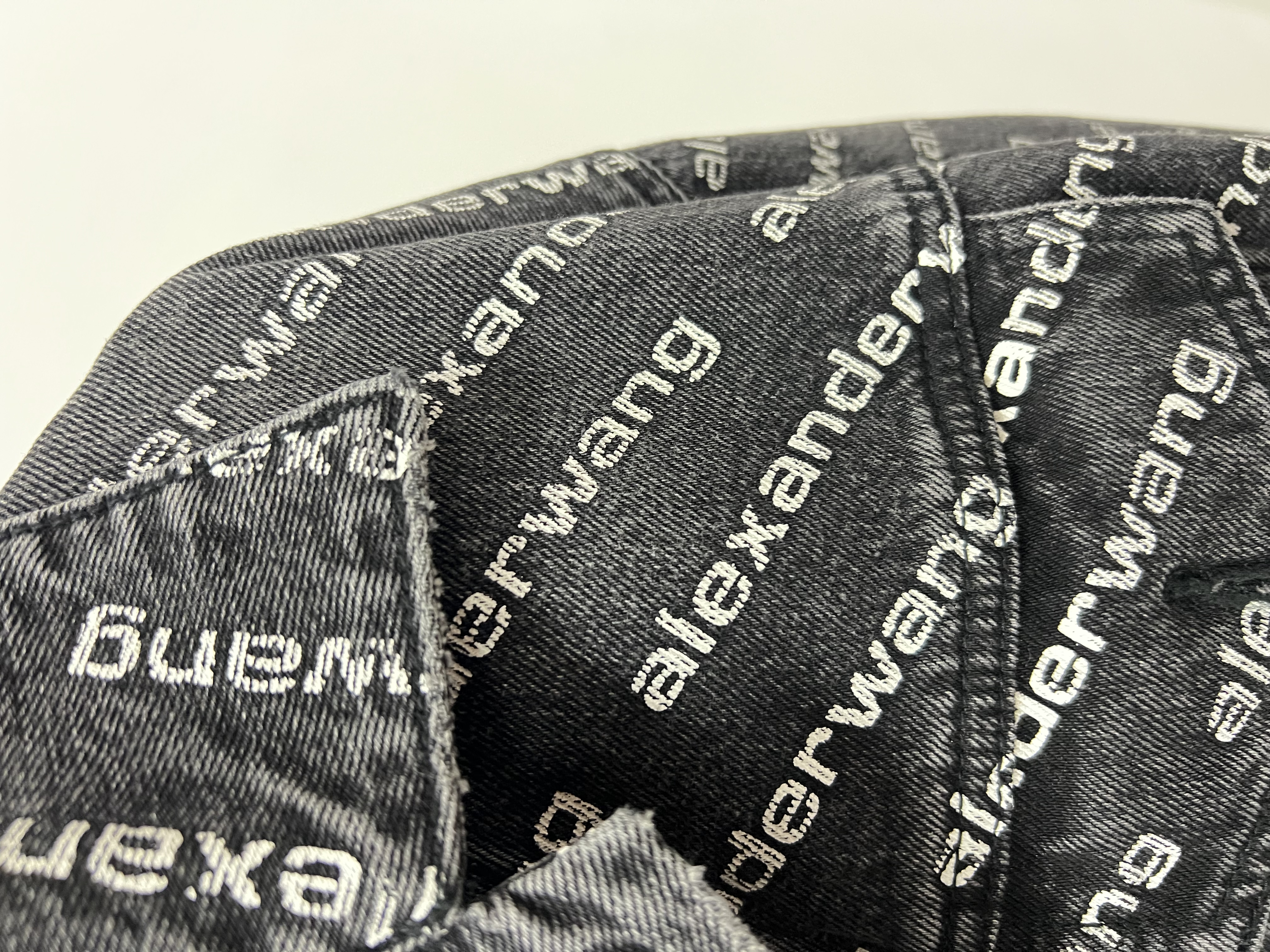 Pre-Owned Alexander Wang Falling Back Logo / Product Code: 26041103