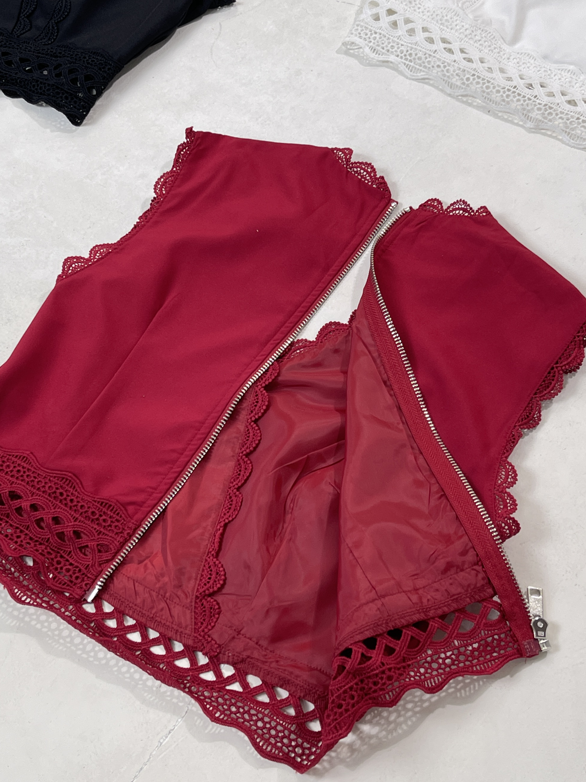 Lace Authority V Layer Top M95