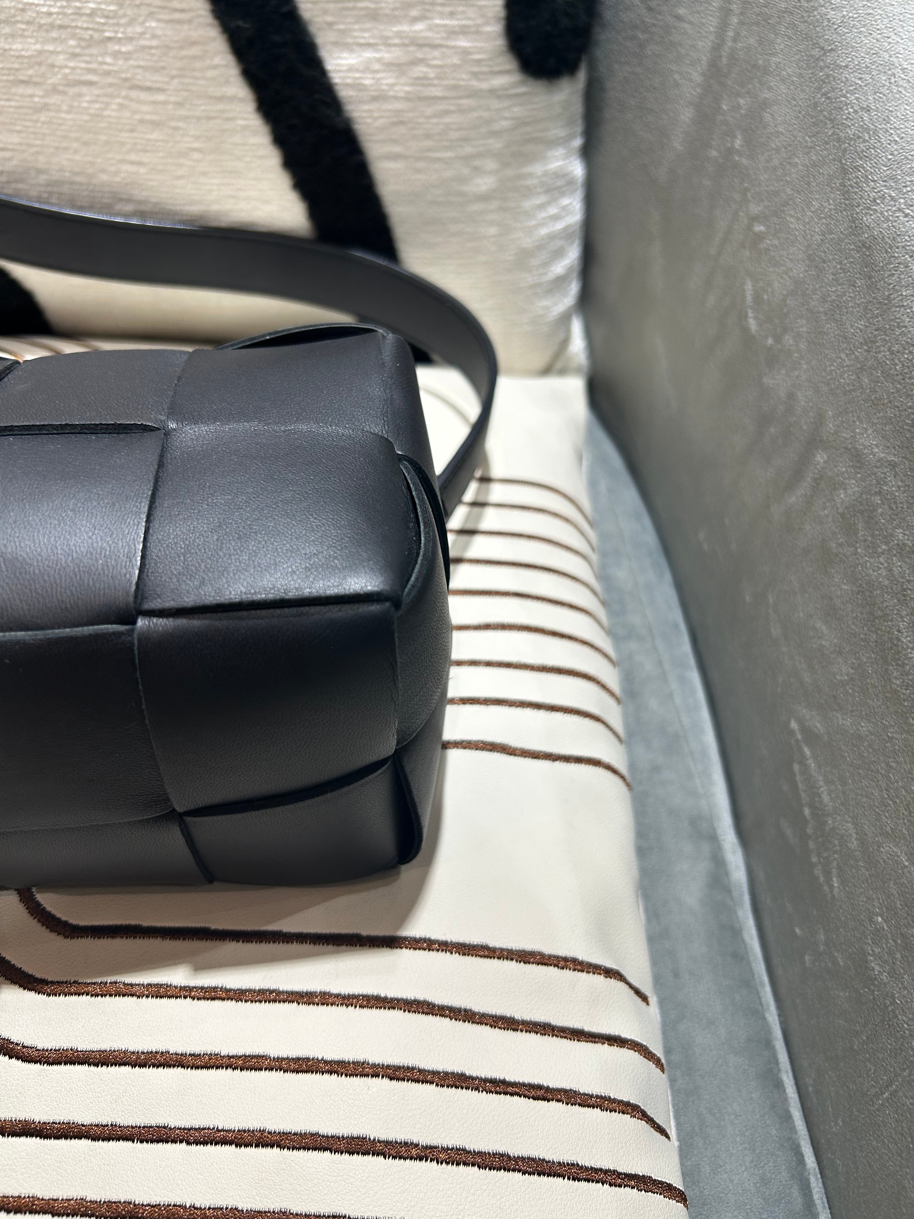 Bottega Veneta BV Hobo Bag Black 100%Authentic, 98%New ✅Dust bag