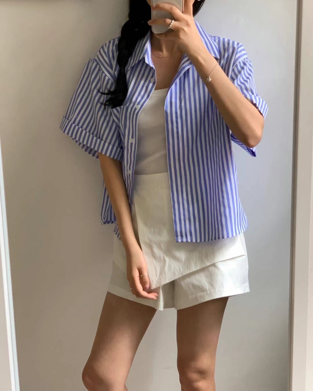 Loose-Fit Blue and White Striped Short Sleeve Shirt ‖ 蓝白条纹宽松短袖衬衫 KR0184442