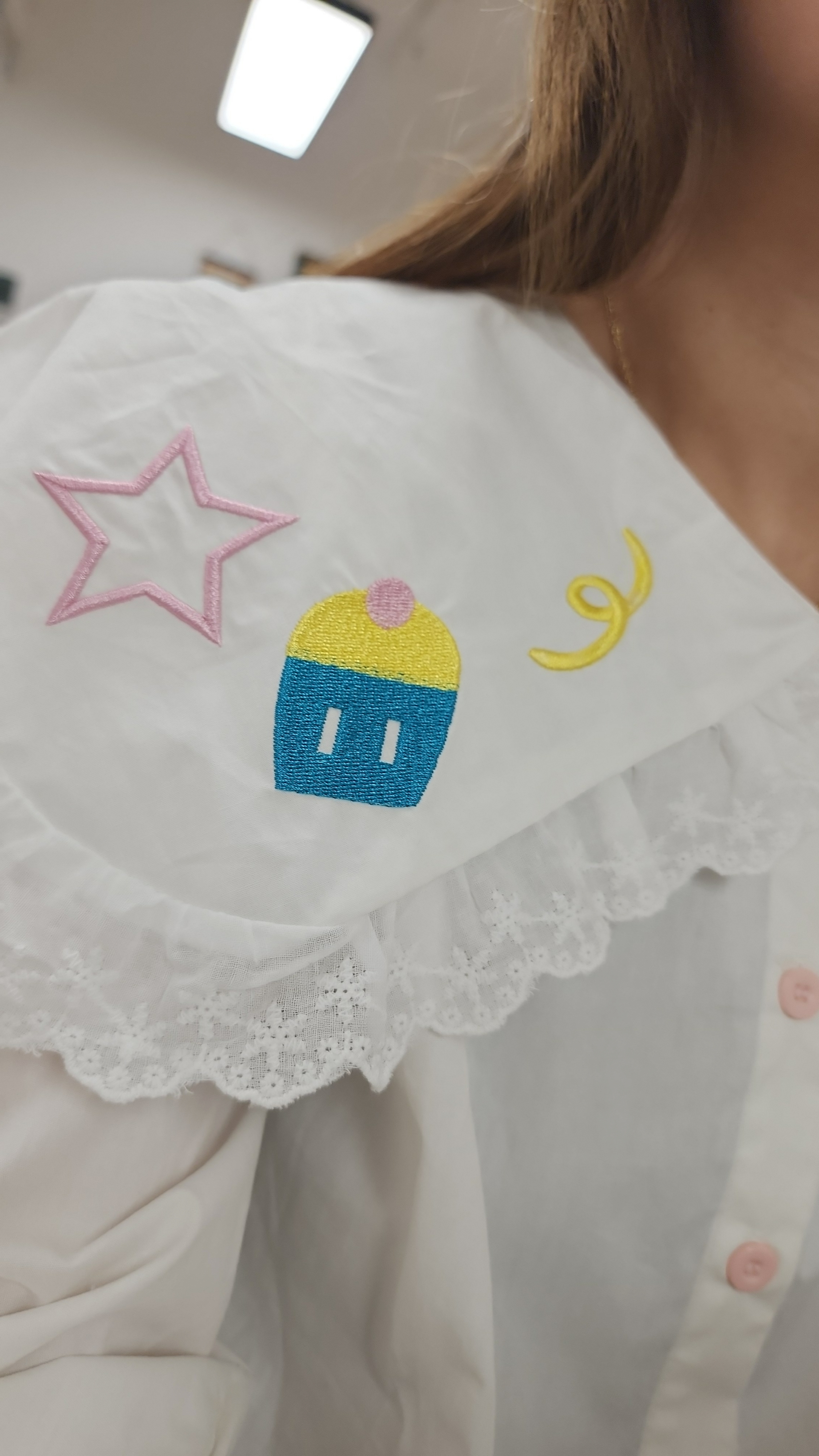 韓國白拼刺繡圖案娃娃領開胸裇