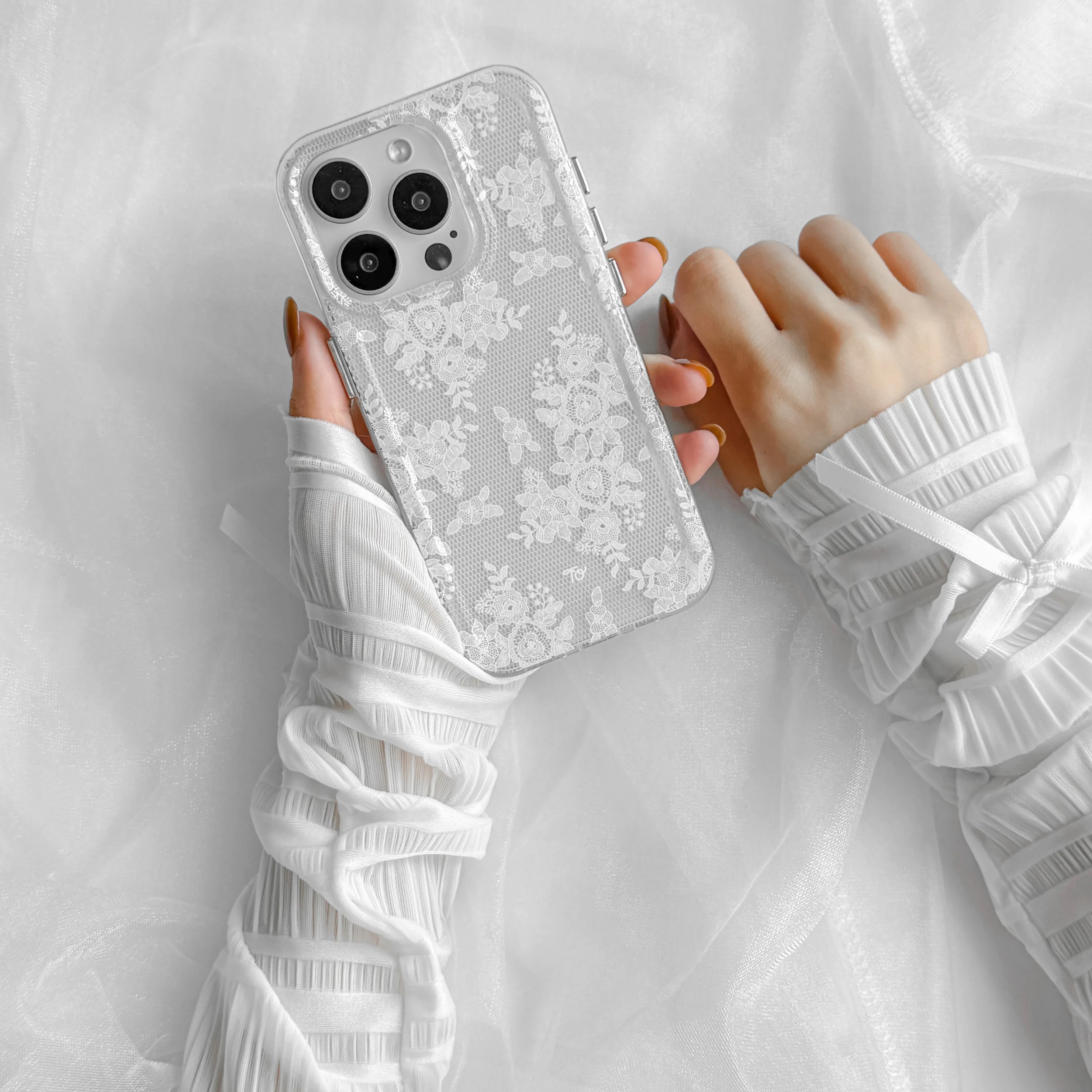 【Perfect in White Lace 】透明MagSafe iPhone Case