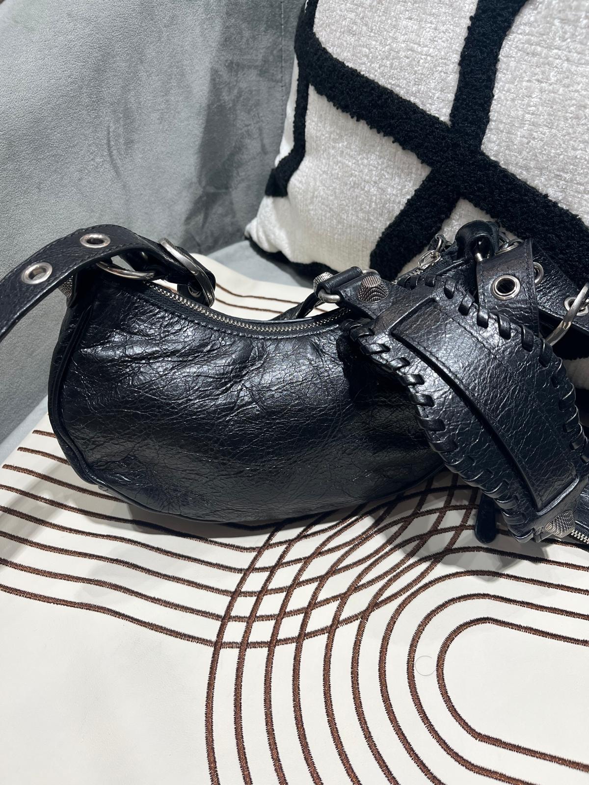 BALENCIAGA Le Cagole XS Shoulder Bag 黑色牛皮671309 100%Authentic, 95%New ✅Mirror✅ pouch✅dust bag  