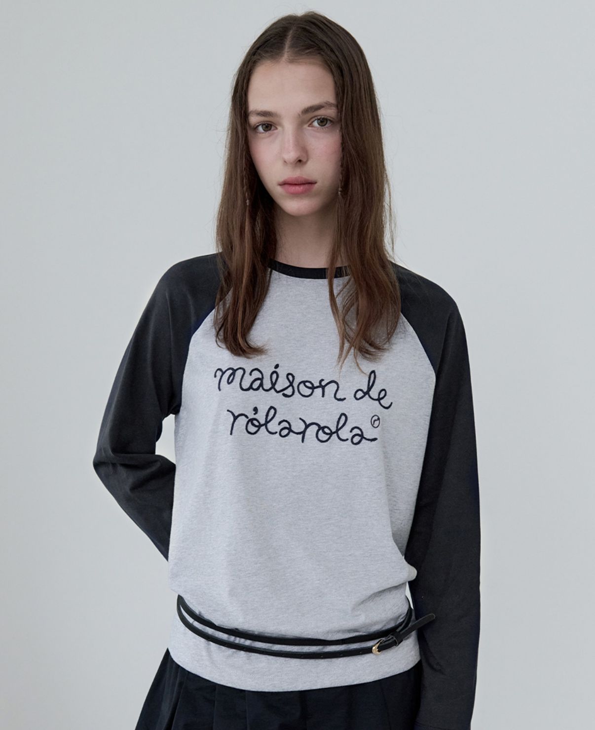 🎀Rolarola 🎀 MAISON DE ROLA RAGLAN 長袖tee 張元英同款 原價53000won 獨家折扣優惠 Black &white charcoal&grey Free size 28/3截單 張元英同款