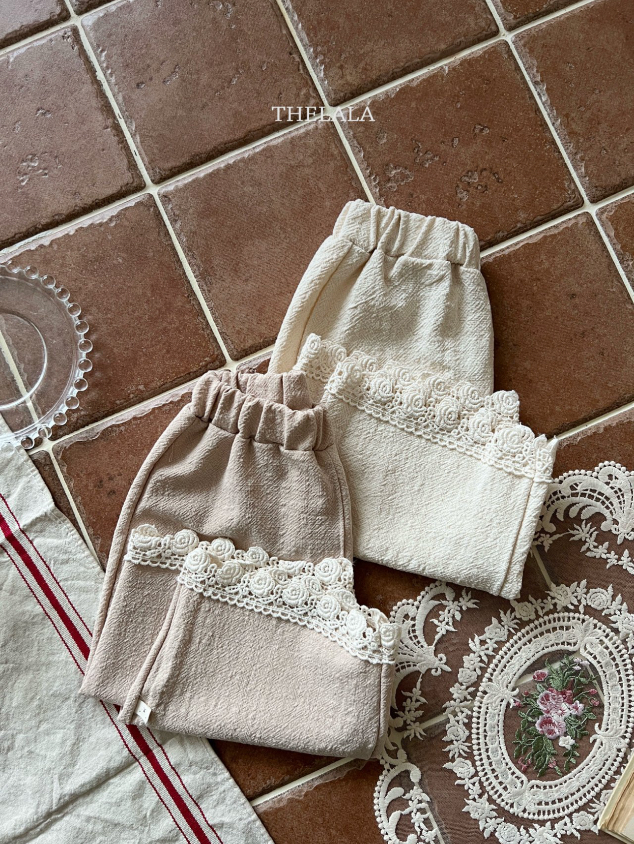 🌸預訂 韓國直送🌸🇰🇷THELALA兩色玫瑰蕾絲花邊闊腳褲