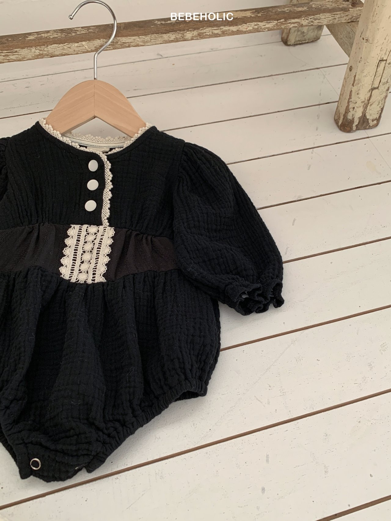 🌸預訂 韓國直送🌸🇰🇷BEBEHOLIC兩色蕾絲花邊長袖包屁衣