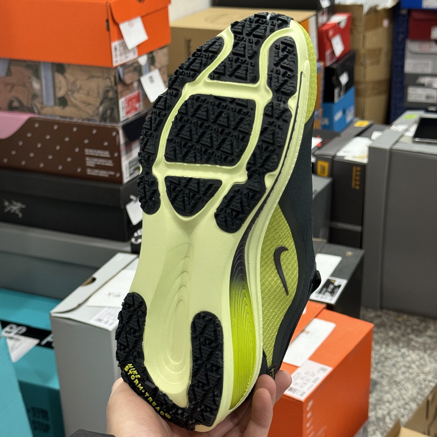 Nike Vomero 18 GORE-TEX HQ7002-300 