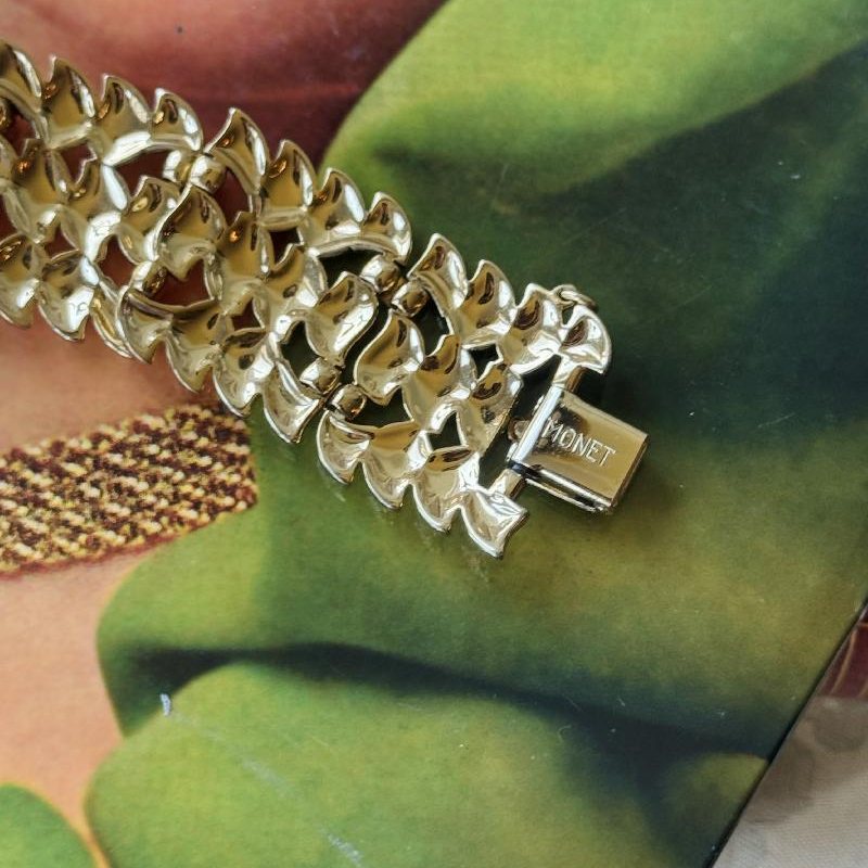 Monet C.a. 1950-60s Golden Sea Shell Bracelet - 7.5"(MT2452)
